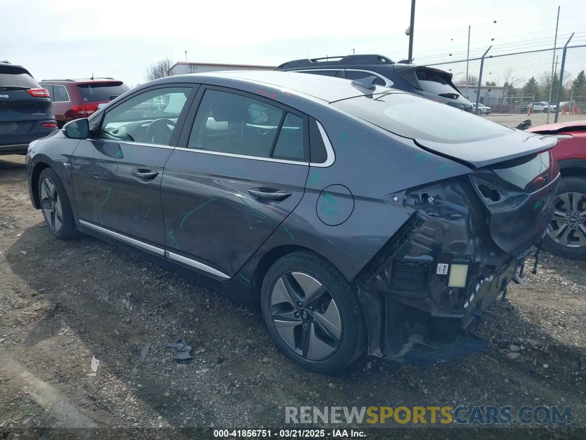 3 Photograph of a damaged car KMHC85LC4LU207699 HYUNDAI IONIQ HYBRID 2020