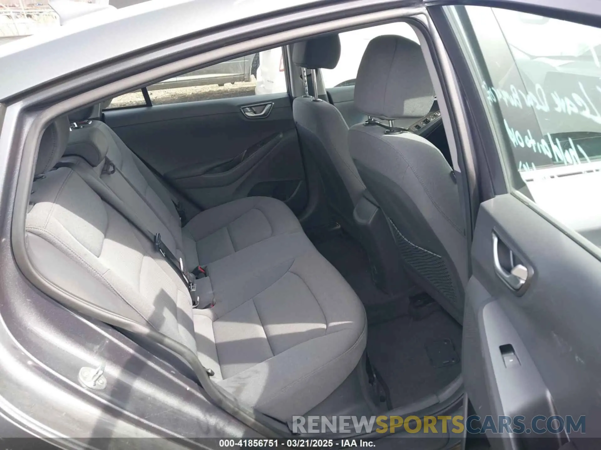 8 Photograph of a damaged car KMHC85LC4LU207699 HYUNDAI IONIQ HYBRID 2020