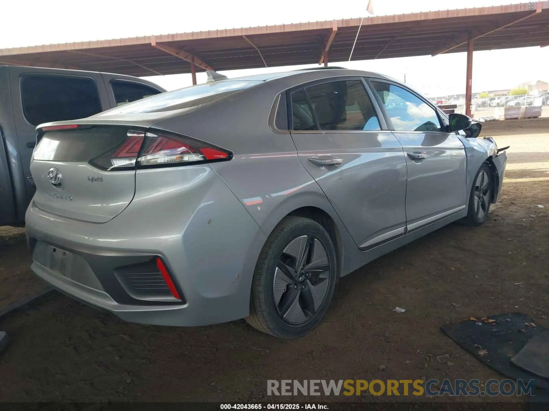 4 Photograph of a damaged car KMHC85LC9LU240200 HYUNDAI IONIQ HYBRID 2020