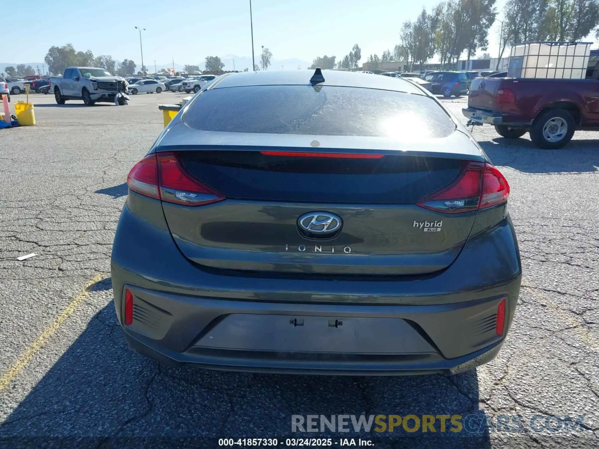 17 Photograph of a damaged car KMHC65LC8MU261689 HYUNDAI IONIQ HYBRID 2021