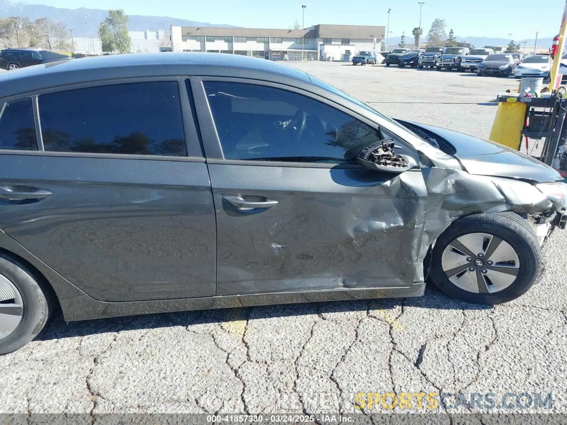 18 Photograph of a damaged car KMHC65LC8MU261689 HYUNDAI IONIQ HYBRID 2021