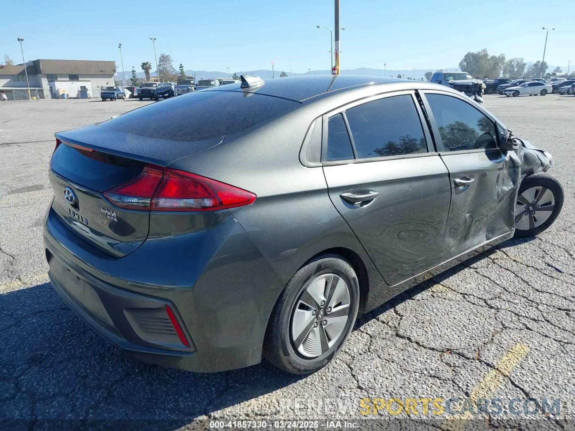 4 Photograph of a damaged car KMHC65LC8MU261689 HYUNDAI IONIQ HYBRID 2021