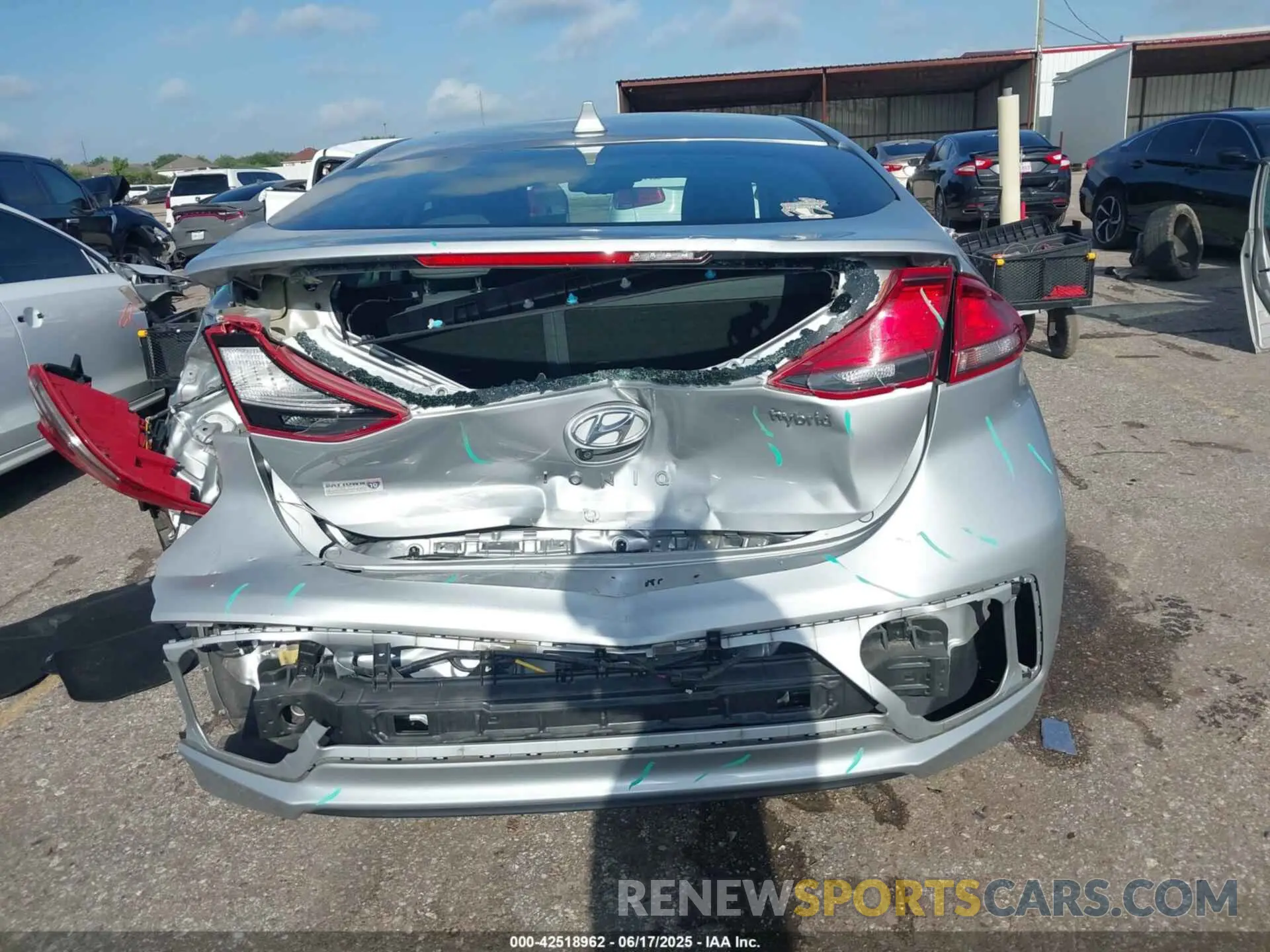 17 Photograph of a damaged car KMHC75LC4MU250976 HYUNDAI IONIQ HYBRID 2021
