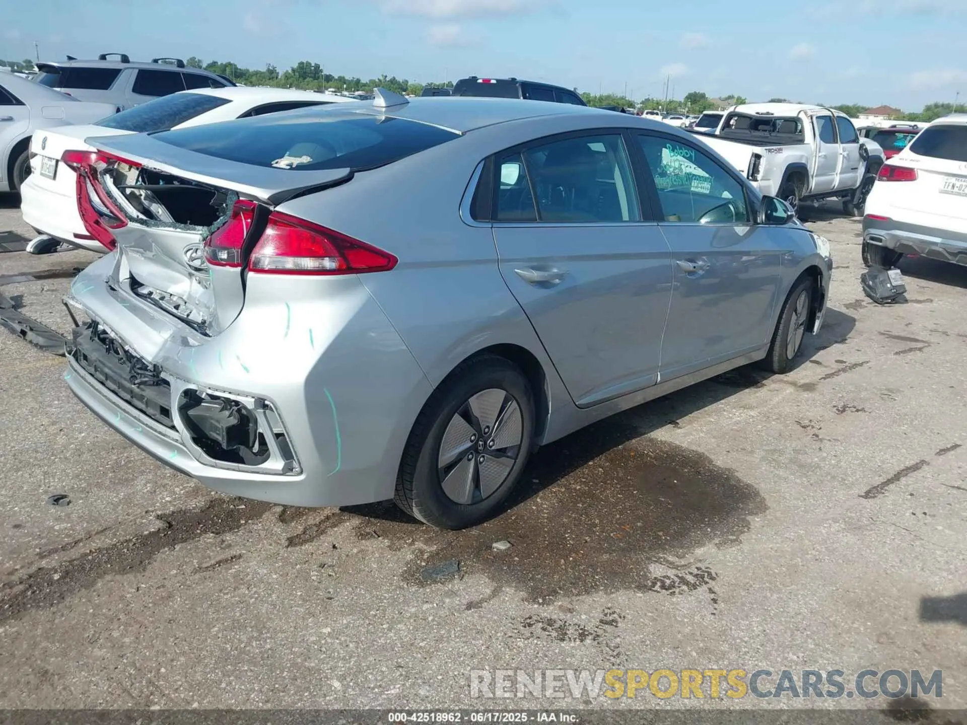 4 Photograph of a damaged car KMHC75LC4MU250976 HYUNDAI IONIQ HYBRID 2021