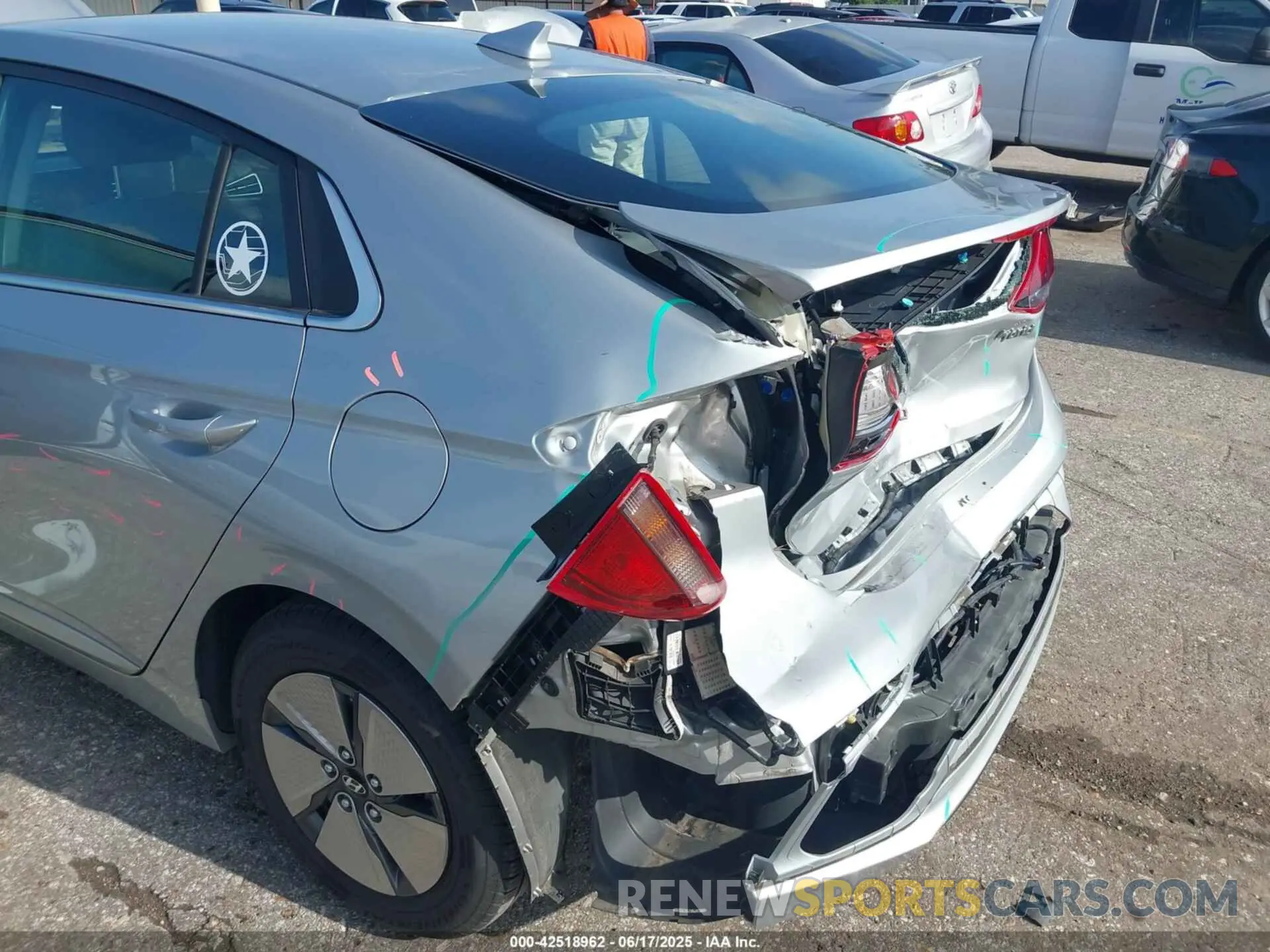 6 Photograph of a damaged car KMHC75LC4MU250976 HYUNDAI IONIQ HYBRID 2021