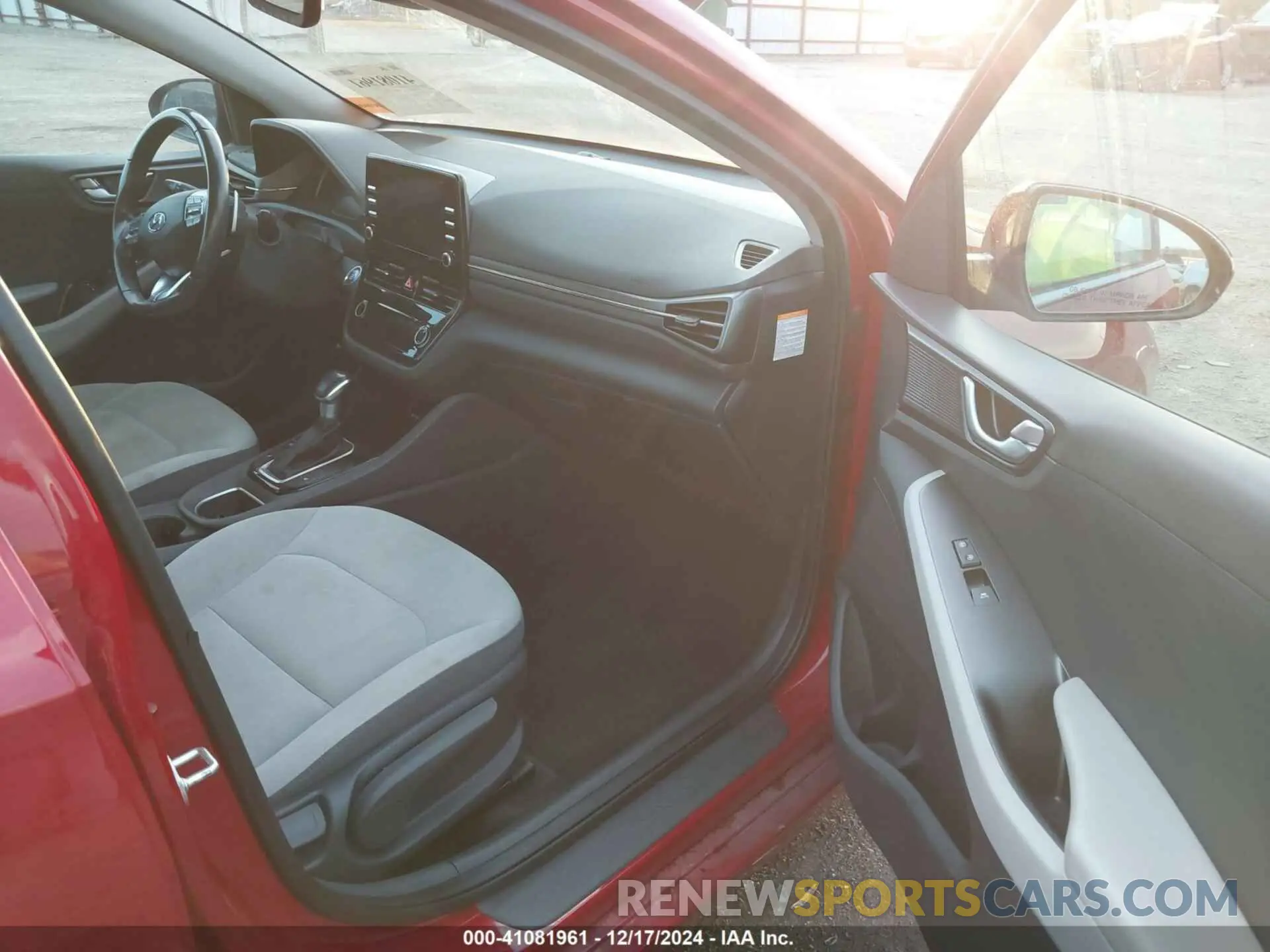 5 Photograph of a damaged car KMHC85LC8MU256311 HYUNDAI IONIQ HYBRID 2021