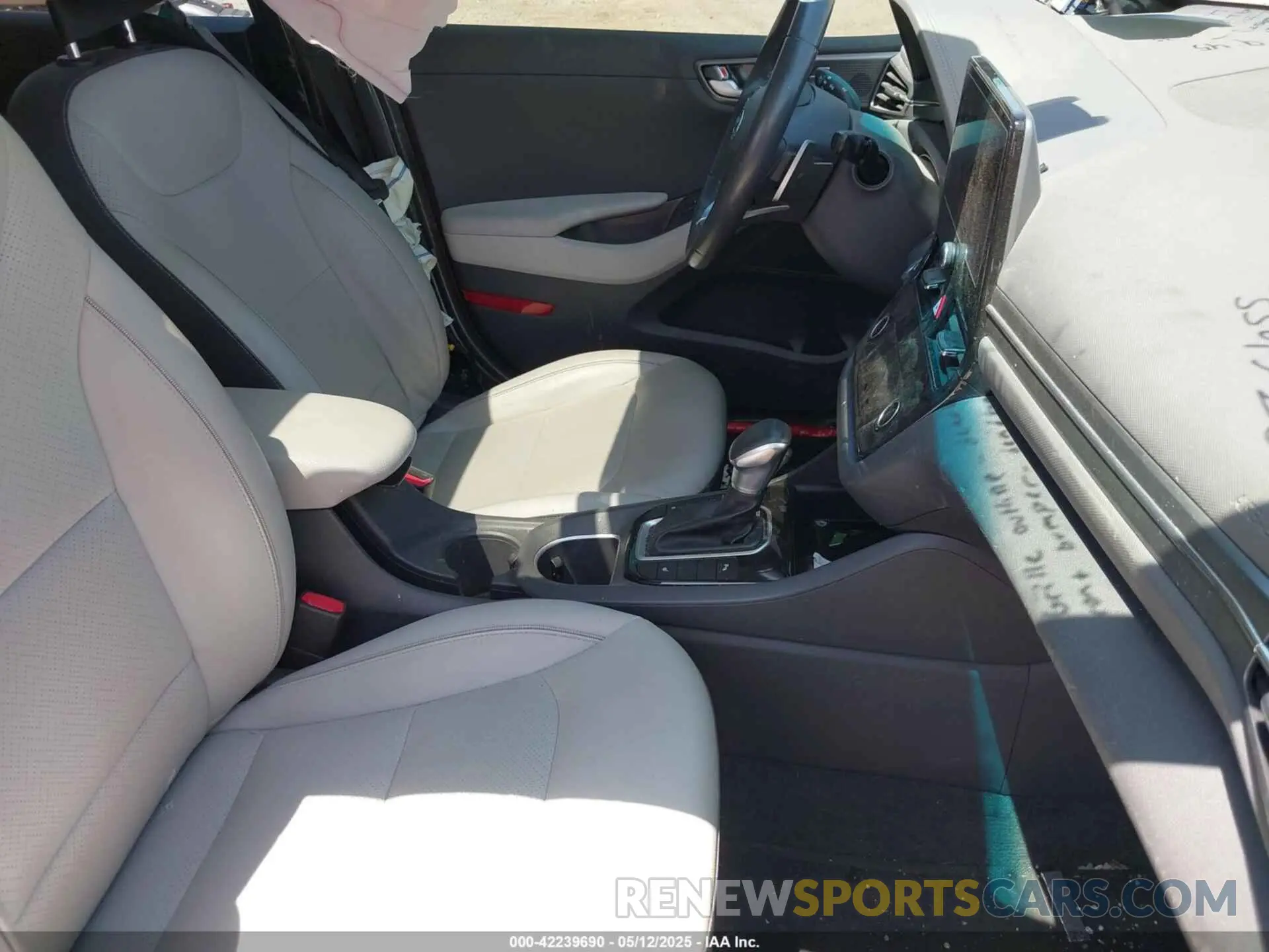 5 Photograph of a damaged car KMHC05LC5NU270689 HYUNDAI IONIQ HYBRID 2022