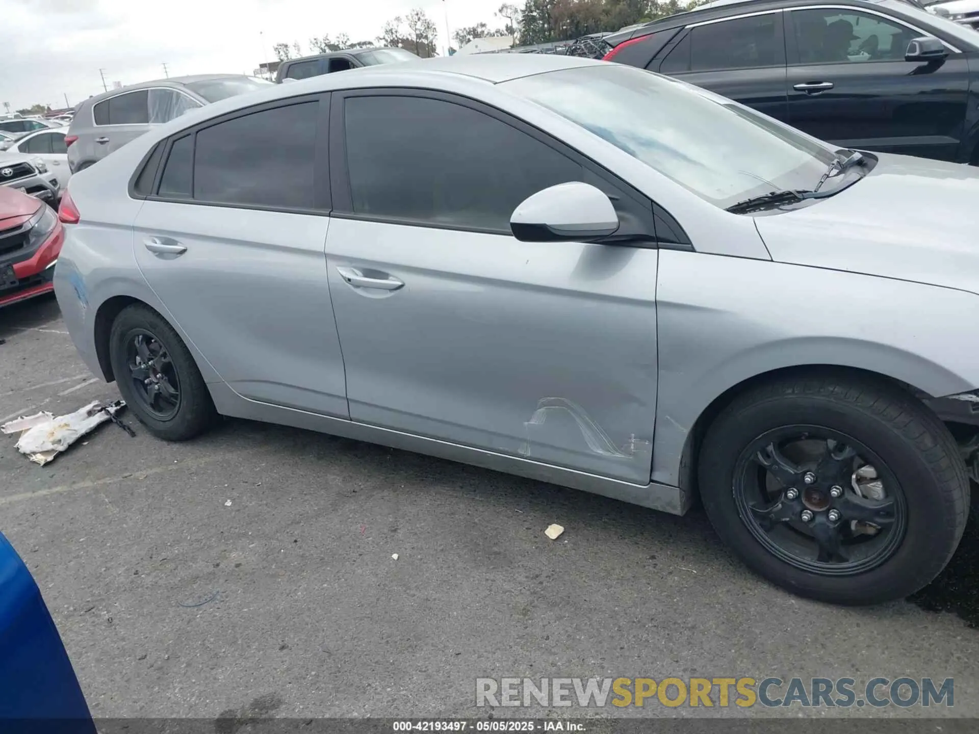 13 Photograph of a damaged car KMHC65LC2NU284905 HYUNDAI IONIQ HYBRID 2022