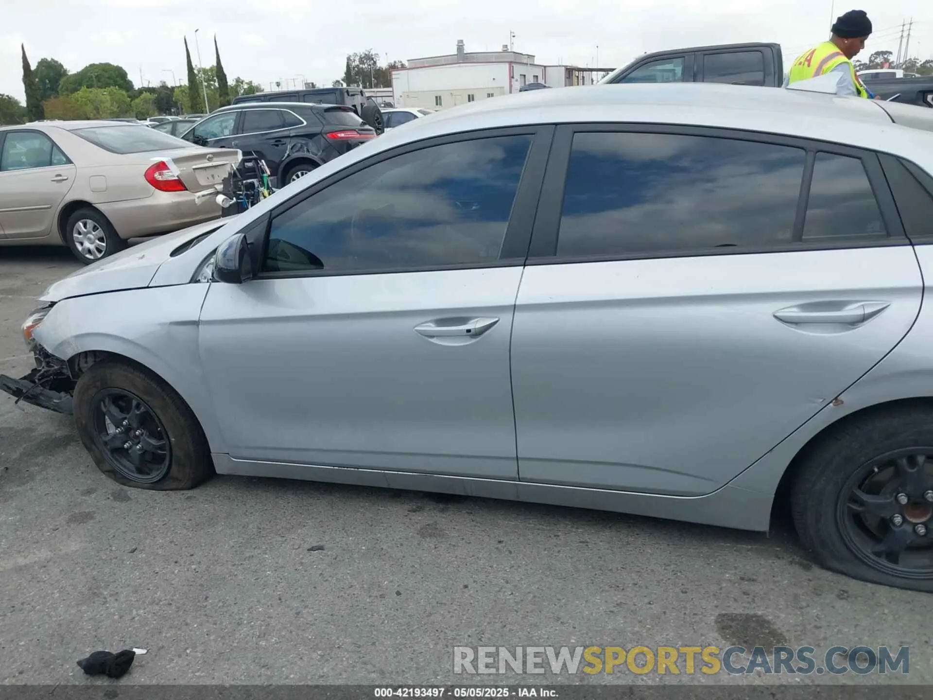 14 Photograph of a damaged car KMHC65LC2NU284905 HYUNDAI IONIQ HYBRID 2022
