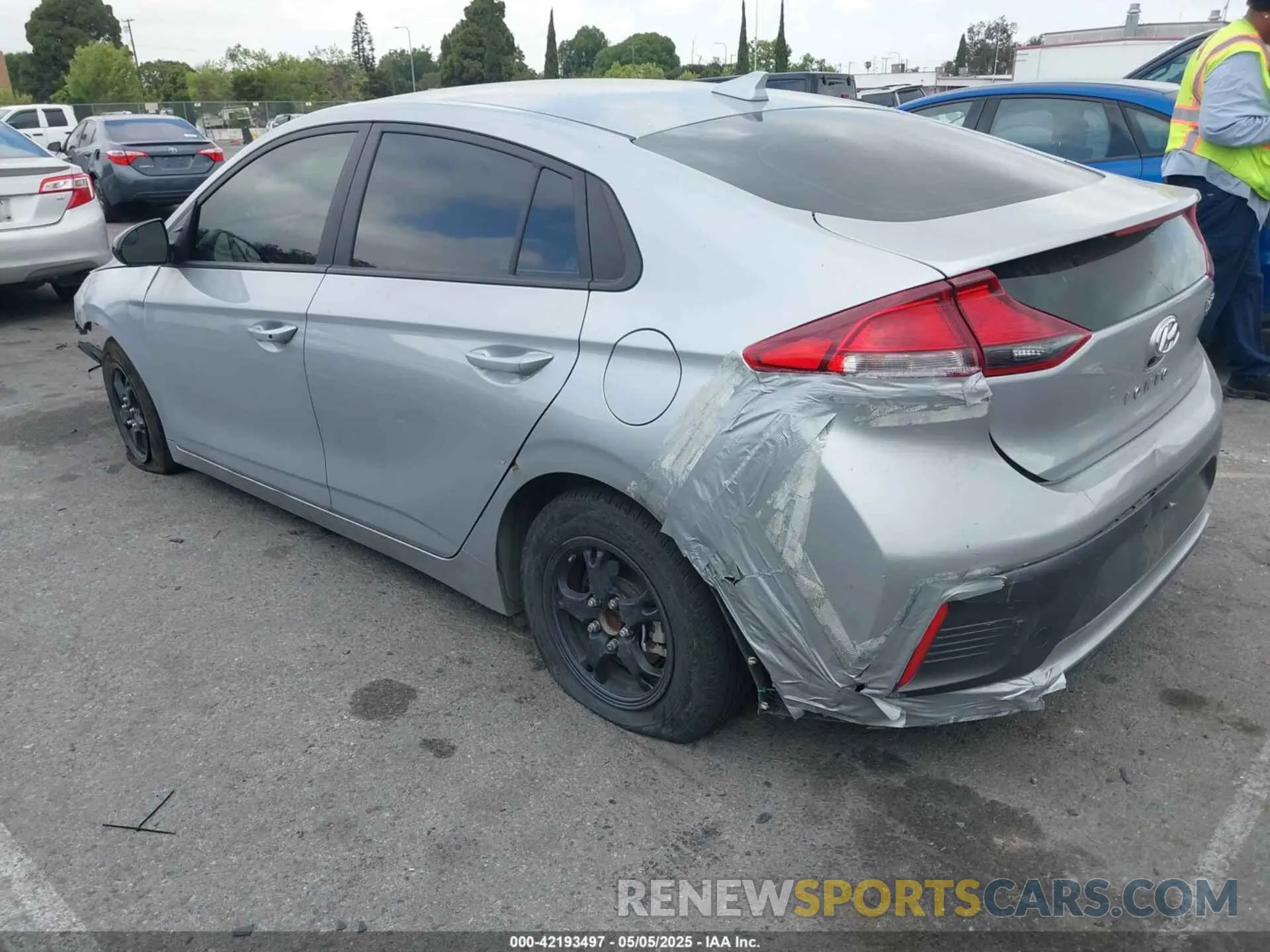 3 Photograph of a damaged car KMHC65LC2NU284905 HYUNDAI IONIQ HYBRID 2022
