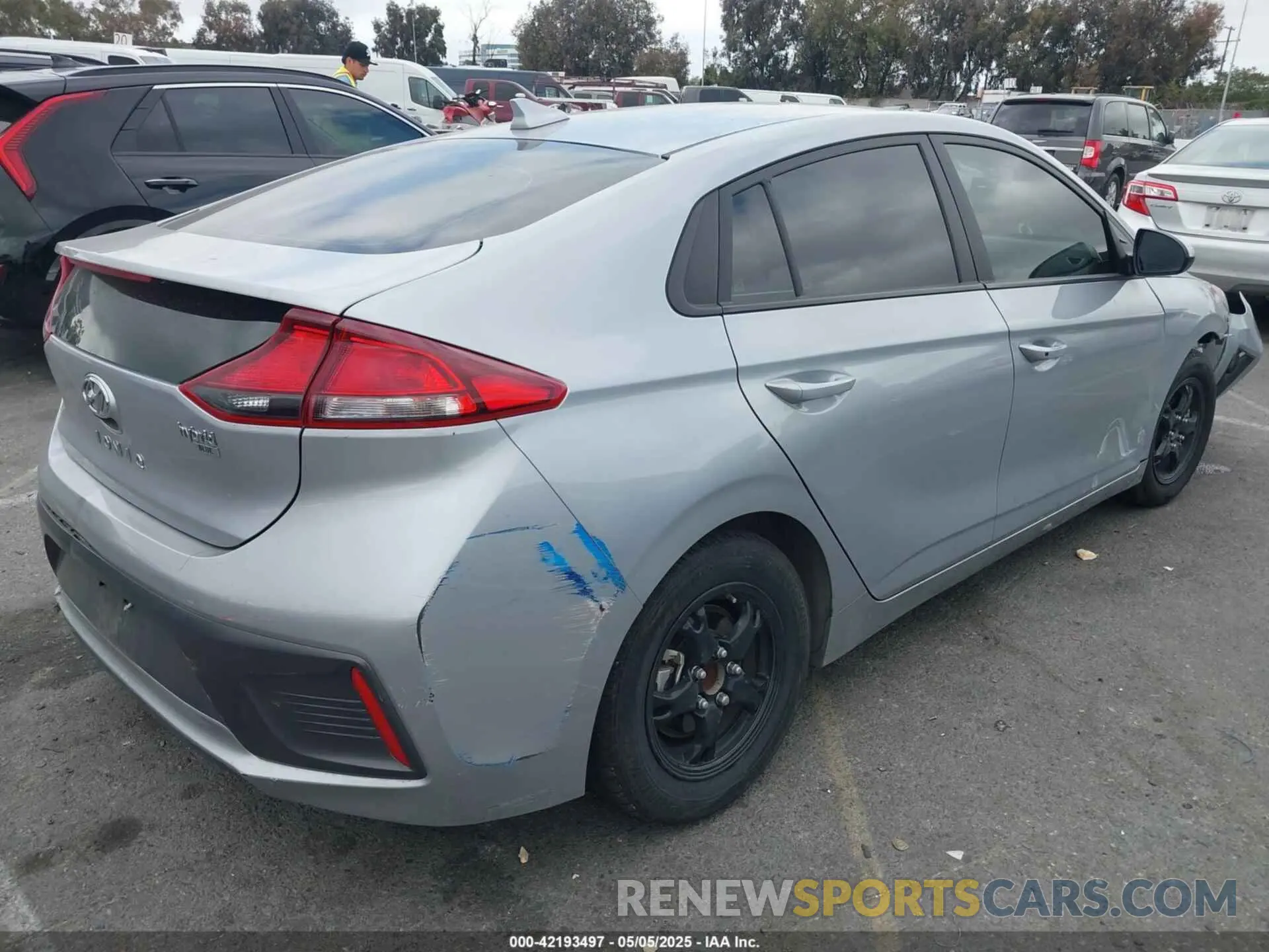 4 Photograph of a damaged car KMHC65LC2NU284905 HYUNDAI IONIQ HYBRID 2022