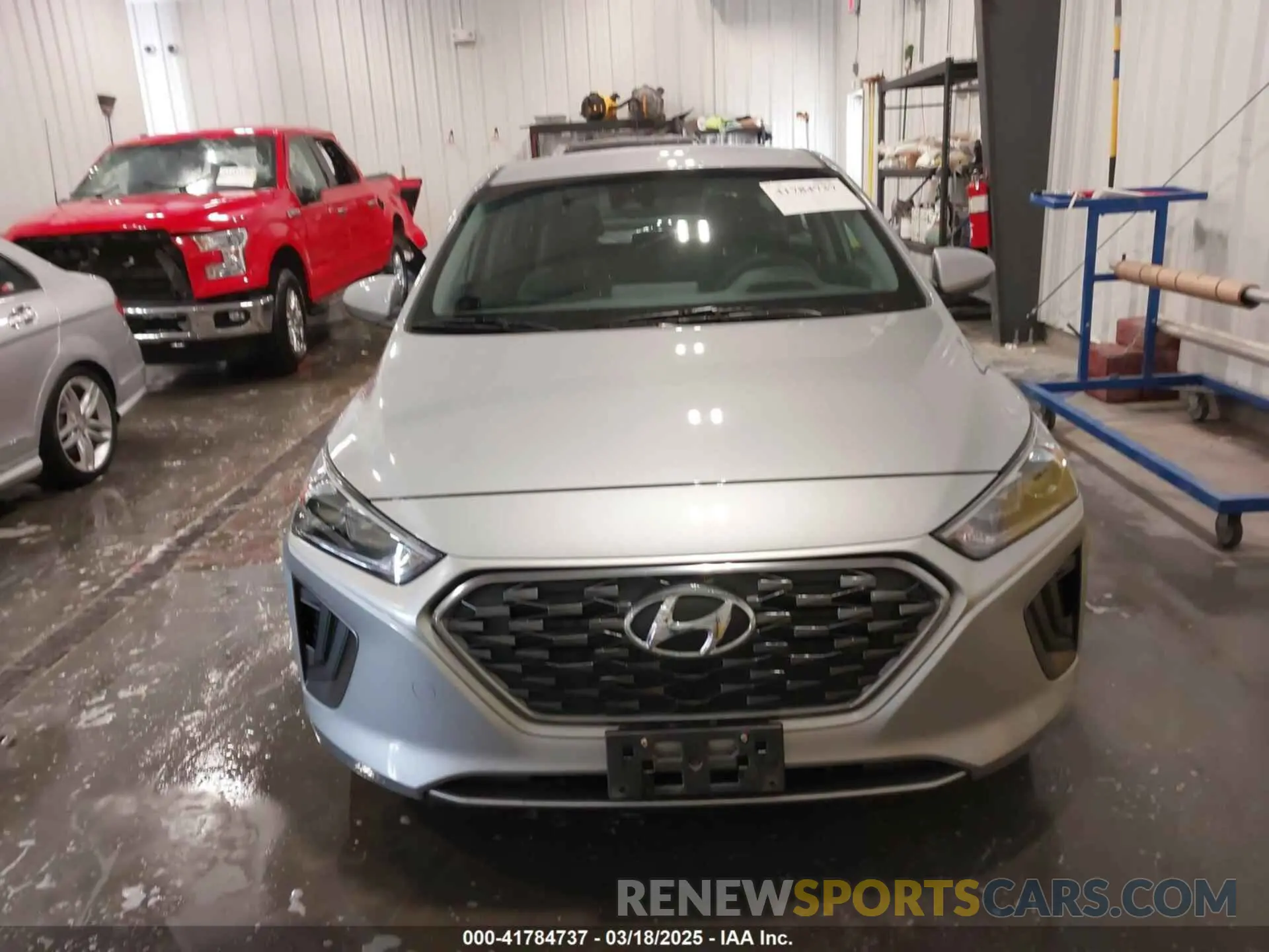 12 Photograph of a damaged car KMHC65LC8NU280566 HYUNDAI IONIQ HYBRID 2022