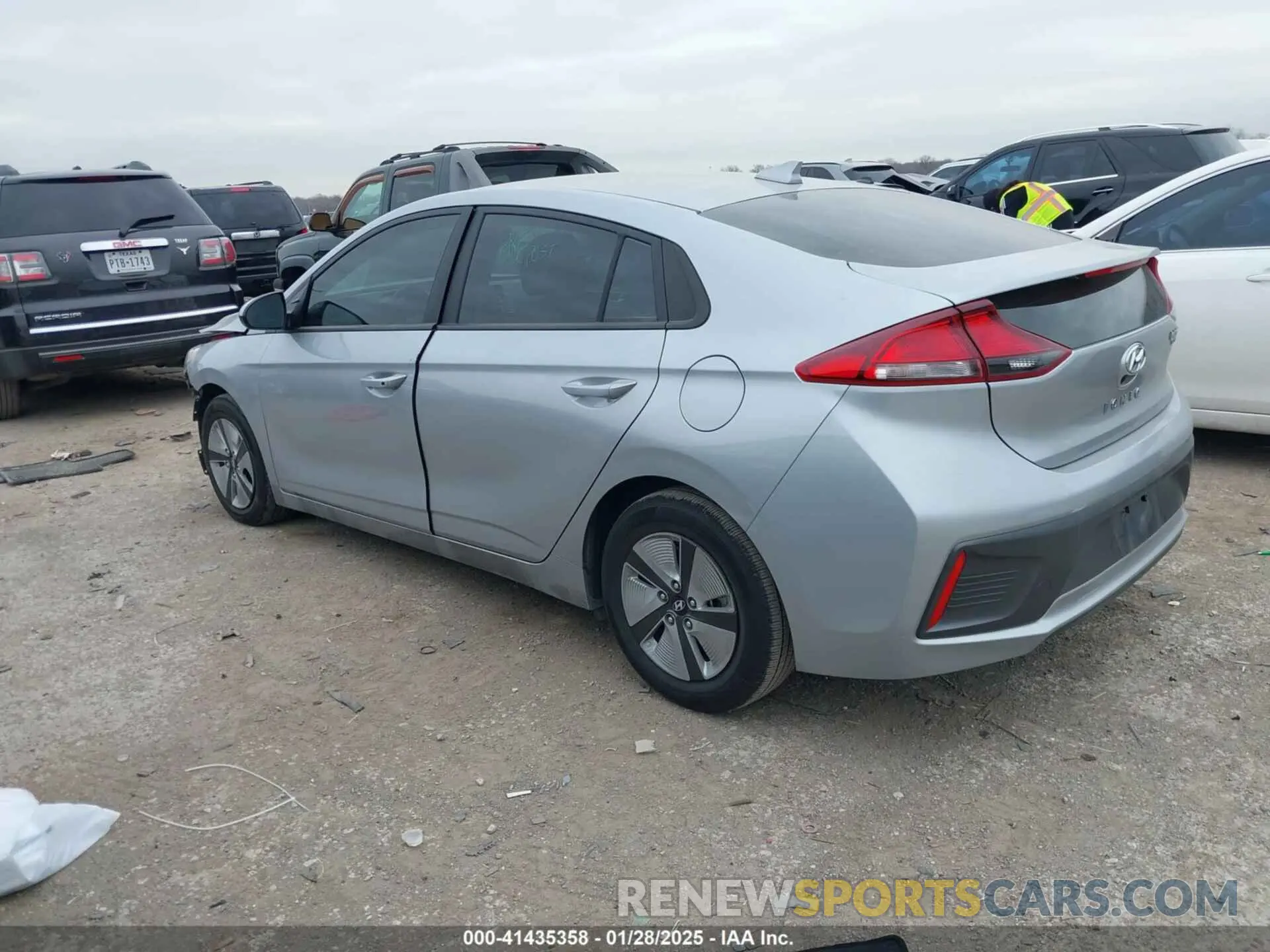 3 Photograph of a damaged car KMHC65LCXNU266510 HYUNDAI IONIQ HYBRID 2022