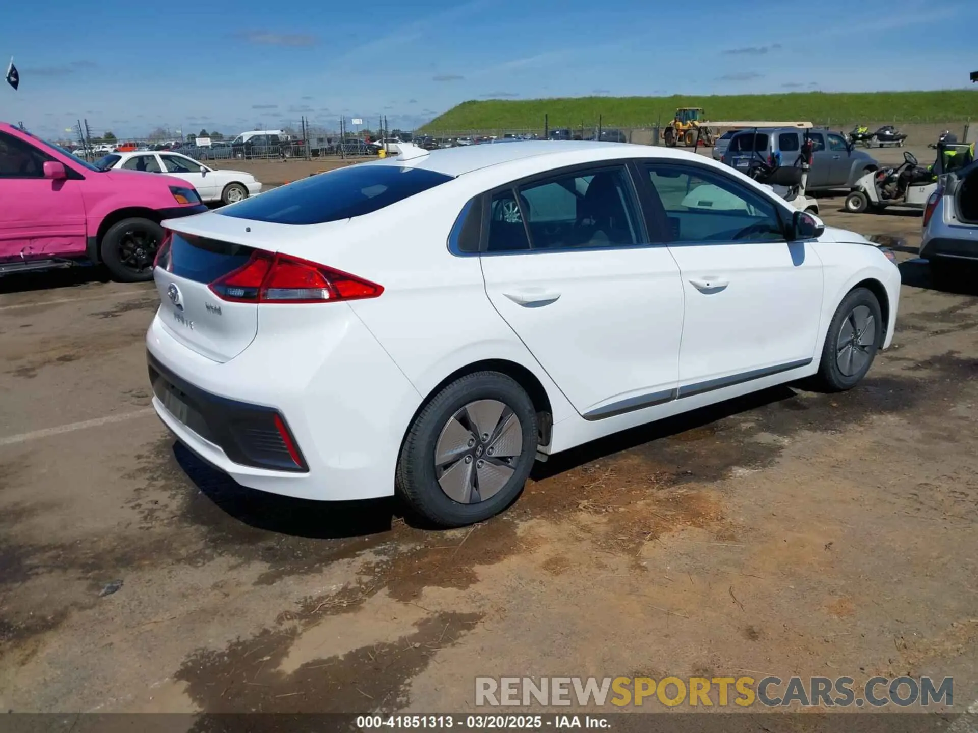 4 Photograph of a damaged car KMHC75LC1NU268983 HYUNDAI IONIQ HYBRID 2022