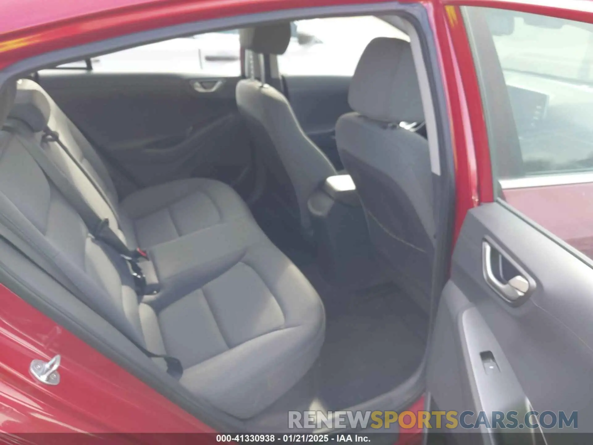 8 Photograph of a damaged car KMHC75LC3NU279659 HYUNDAI IONIQ HYBRID 2022