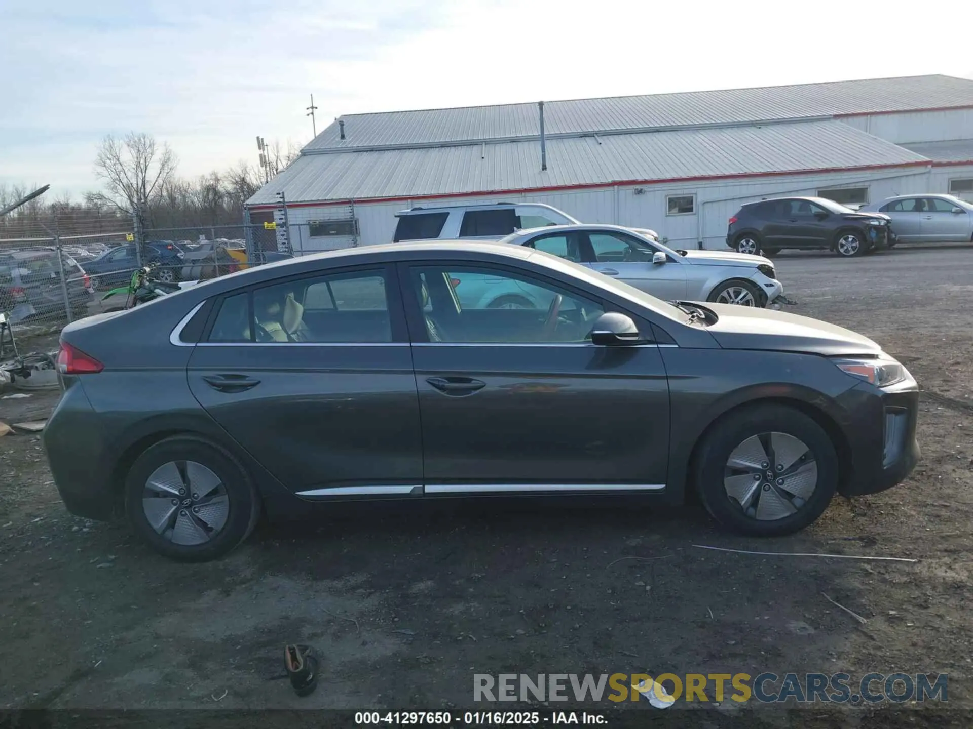 12 Photograph of a damaged car KMHC75LC6NU275962 HYUNDAI IONIQ HYBRID 2022