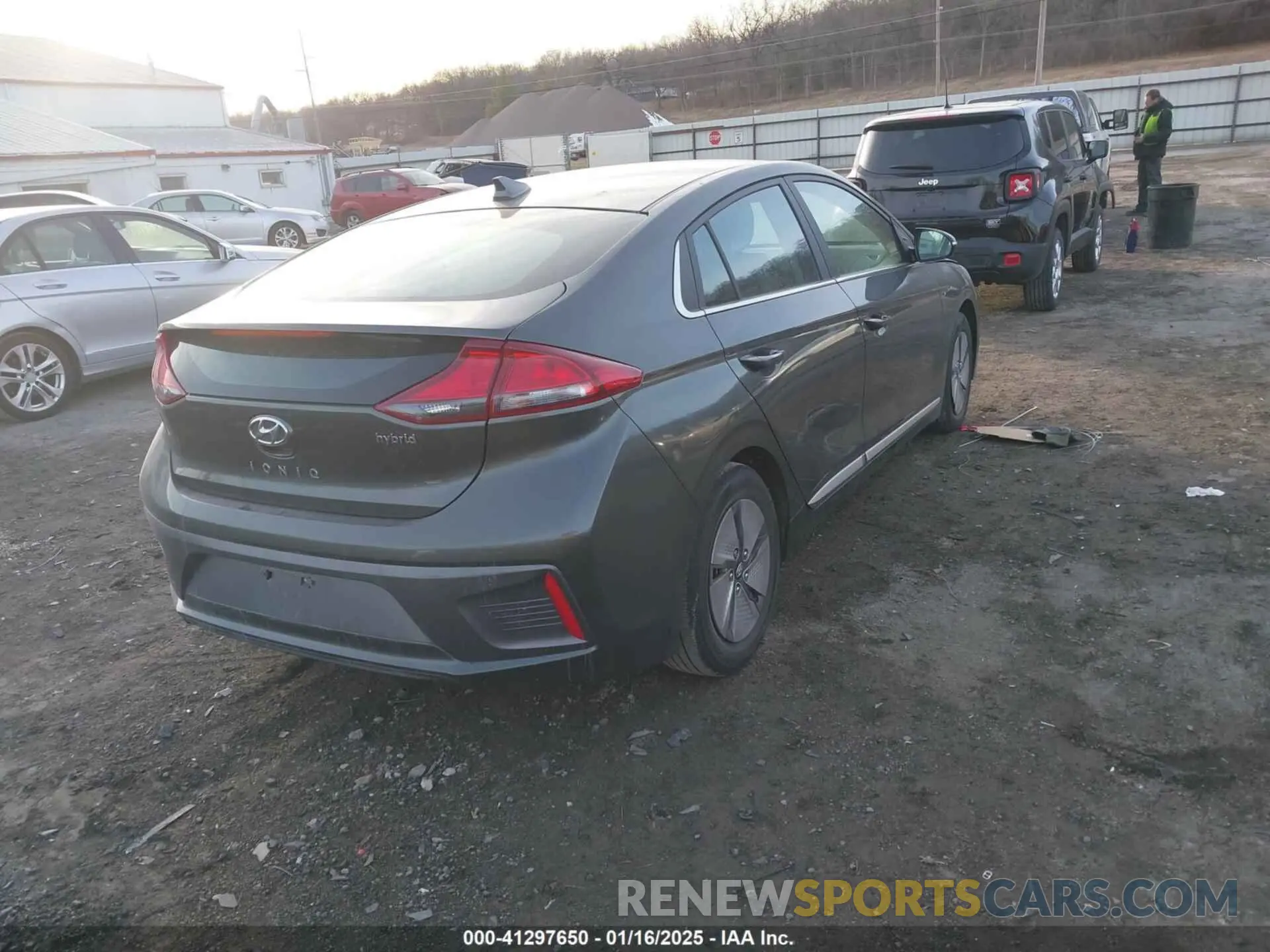 4 Photograph of a damaged car KMHC75LC6NU275962 HYUNDAI IONIQ HYBRID 2022