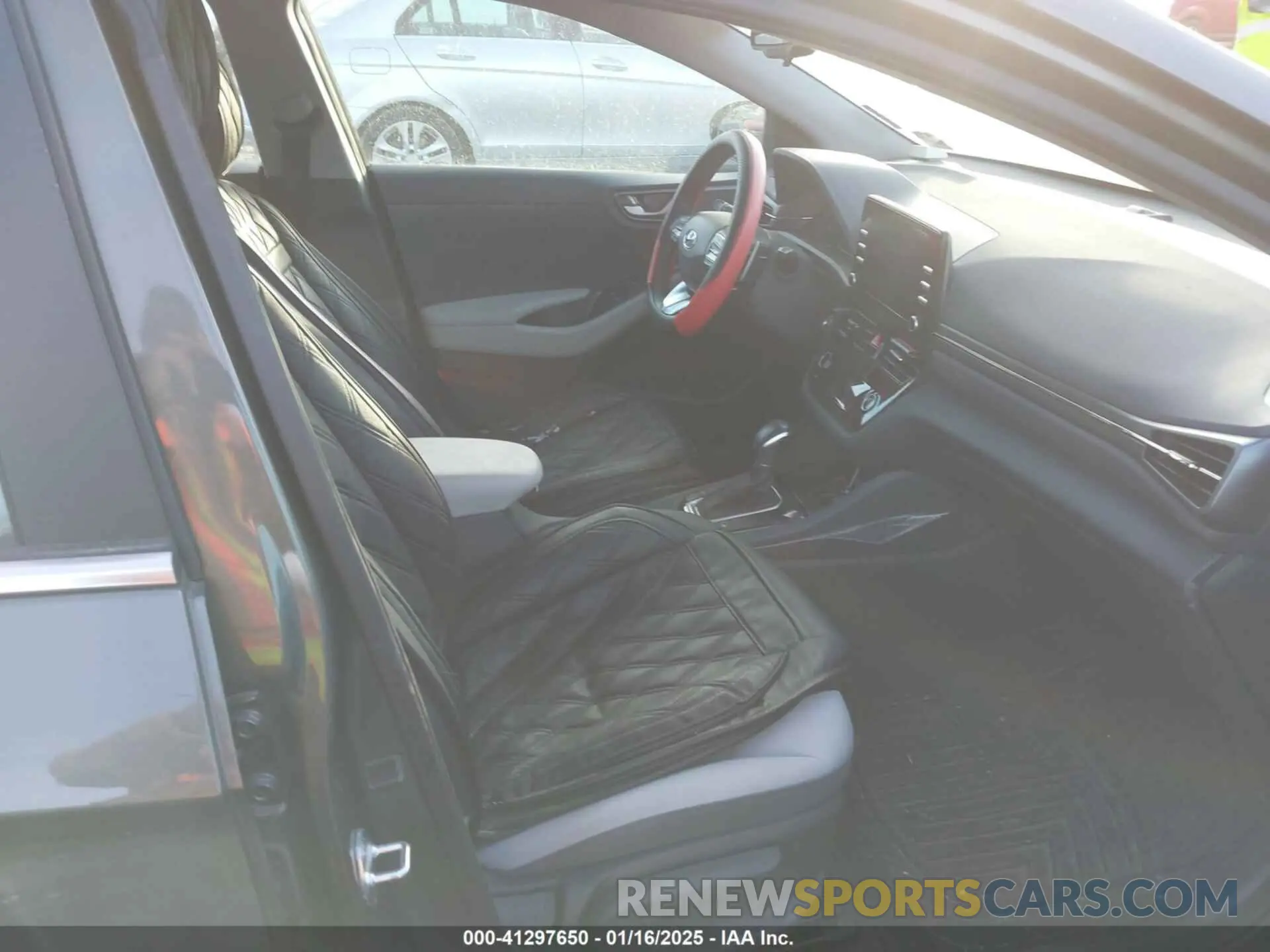 5 Photograph of a damaged car KMHC75LC6NU275962 HYUNDAI IONIQ HYBRID 2022