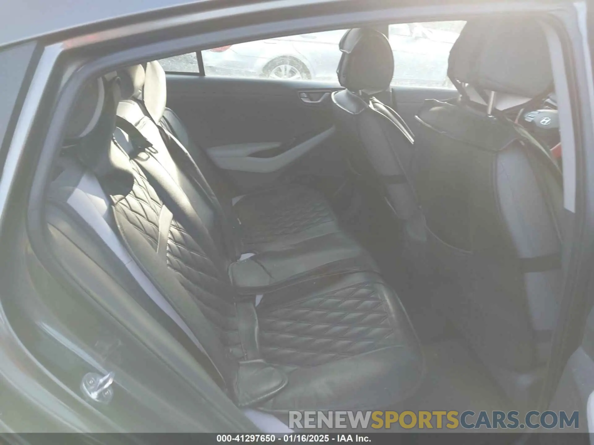 8 Photograph of a damaged car KMHC75LC6NU275962 HYUNDAI IONIQ HYBRID 2022