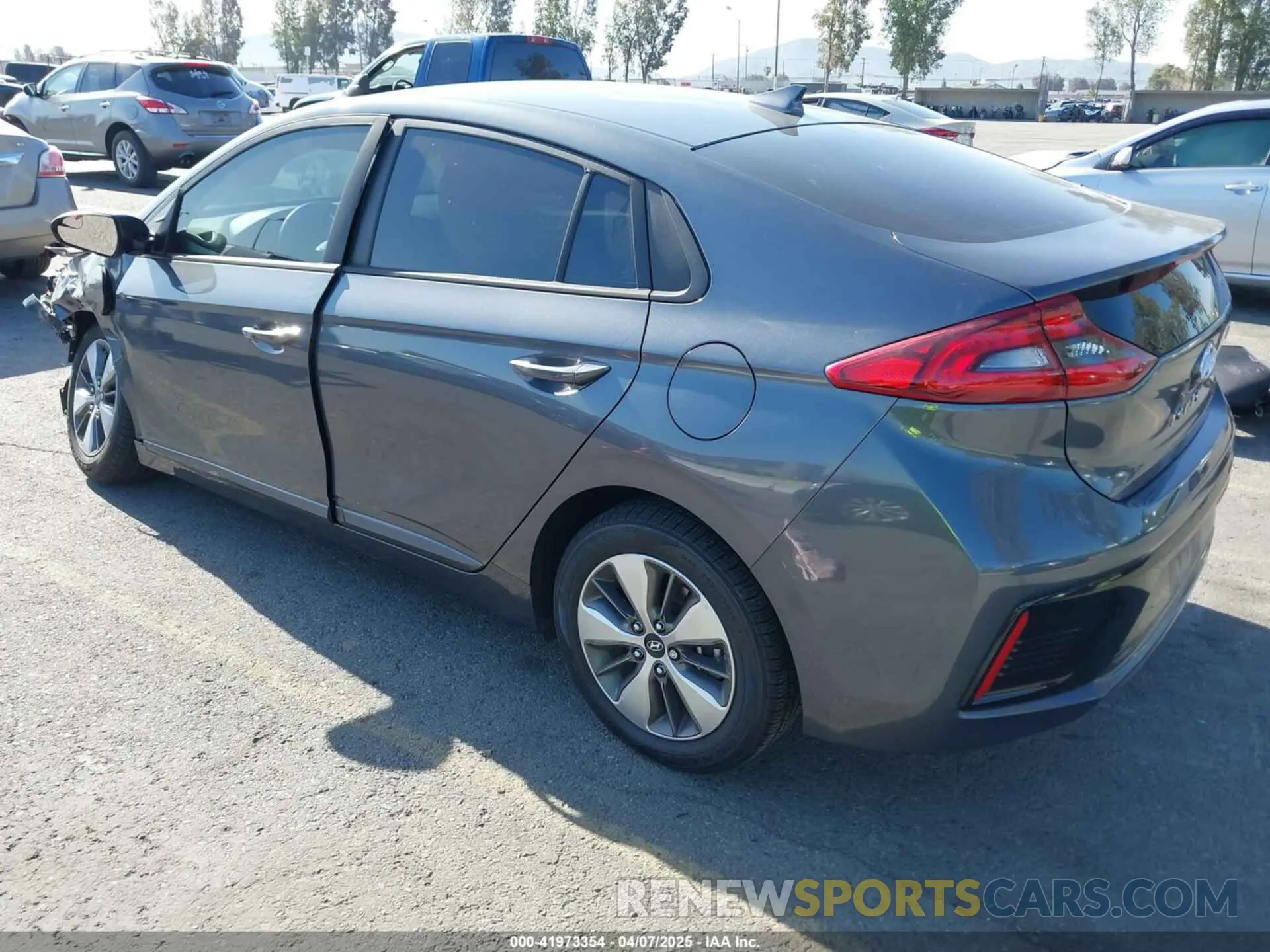 3 Photograph of a damaged car KMHC65LD3KU164521 HYUNDAI IONIQ PLUG-IN HYBRID 2019