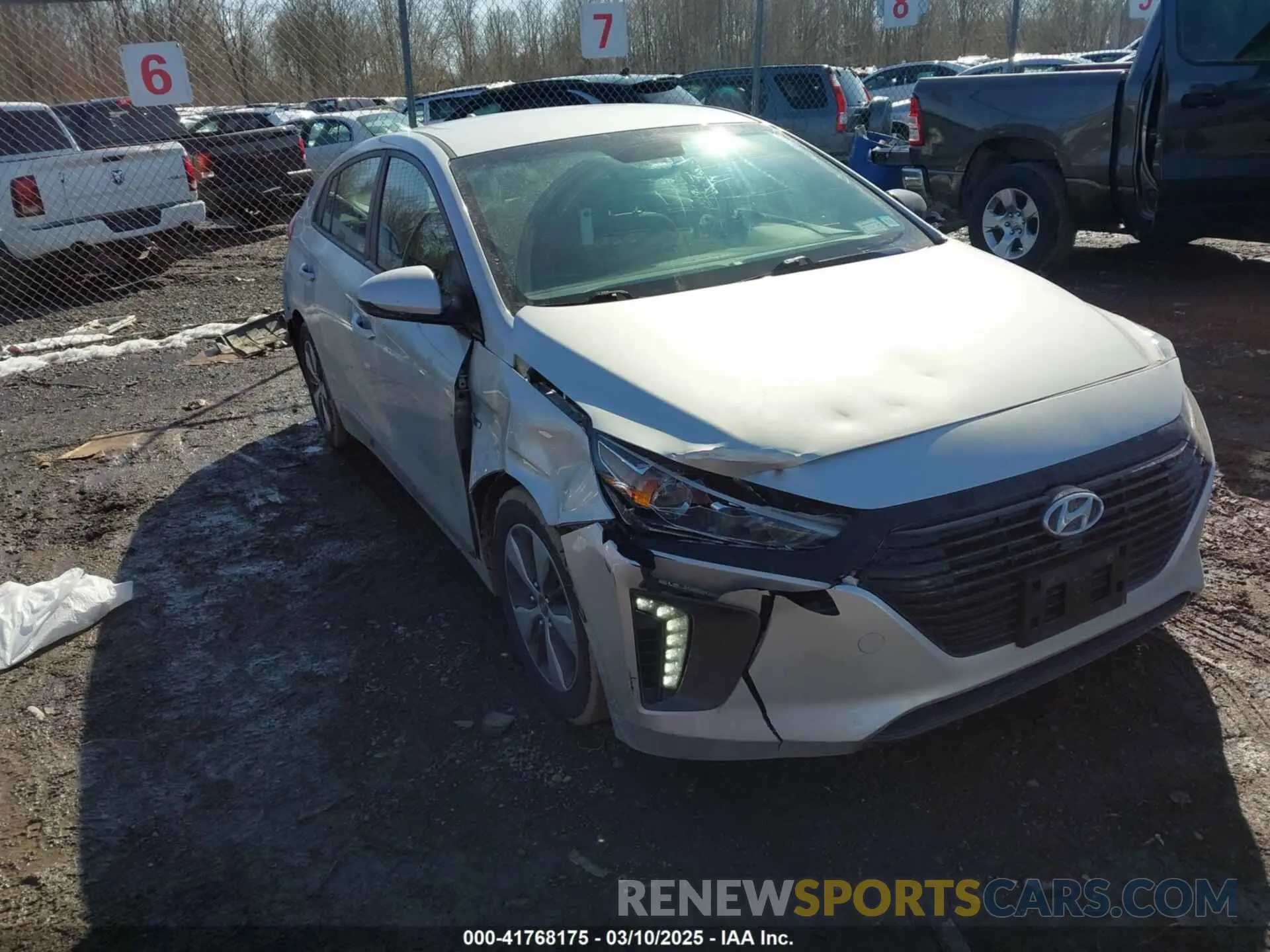 1 Photograph of a damaged car KMHC65LD4KU160218 HYUNDAI IONIQ PLUG-IN HYBRID 2019