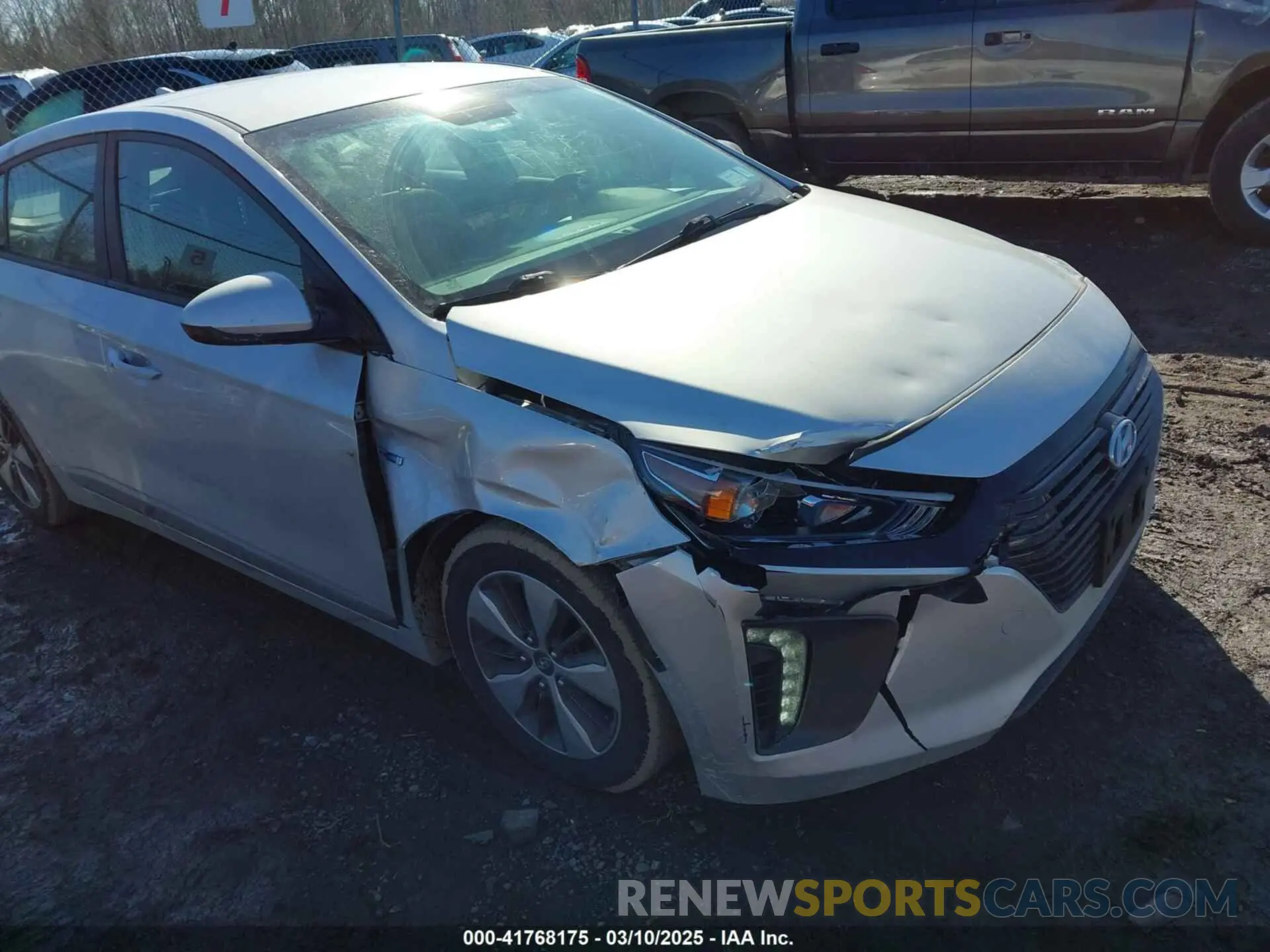 6 Photograph of a damaged car KMHC65LD4KU160218 HYUNDAI IONIQ PLUG-IN HYBRID 2019