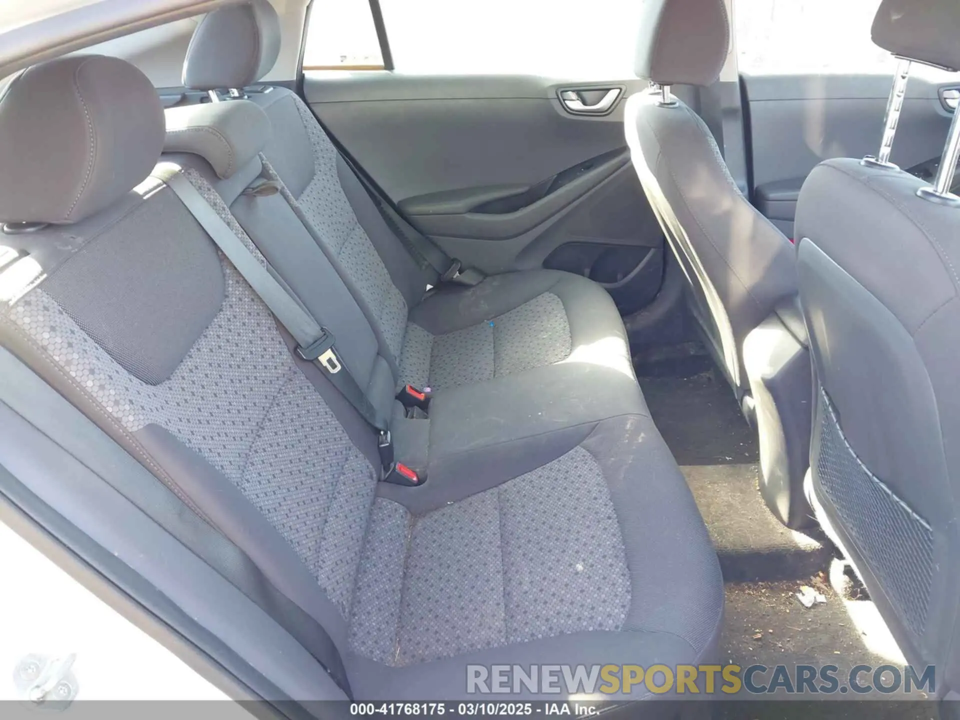 8 Photograph of a damaged car KMHC65LD4KU160218 HYUNDAI IONIQ PLUG-IN HYBRID 2019