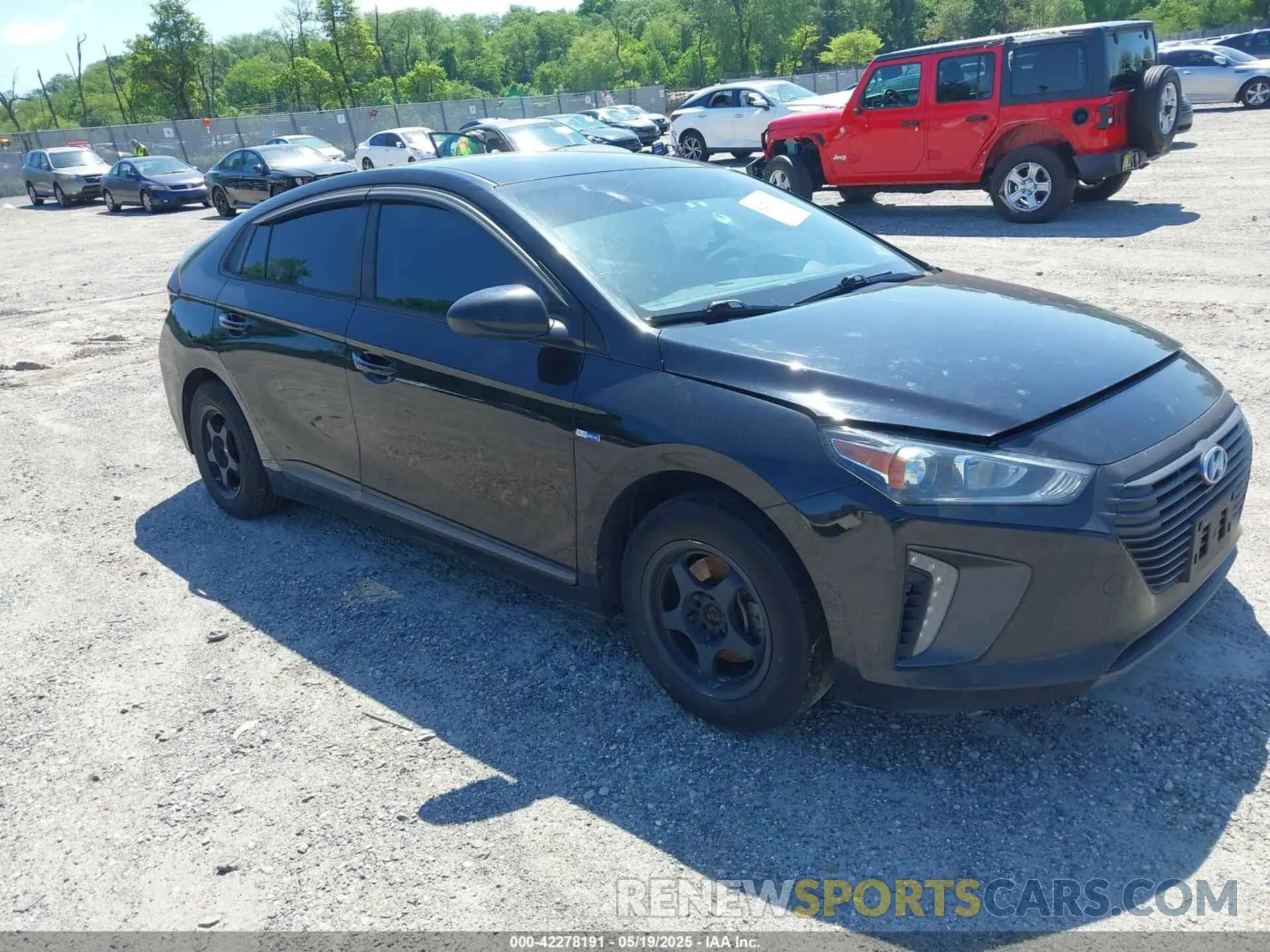 1 Photograph of a damaged car KMHC65LD5KU172667 HYUNDAI IONIQ PLUG-IN HYBRID 2019