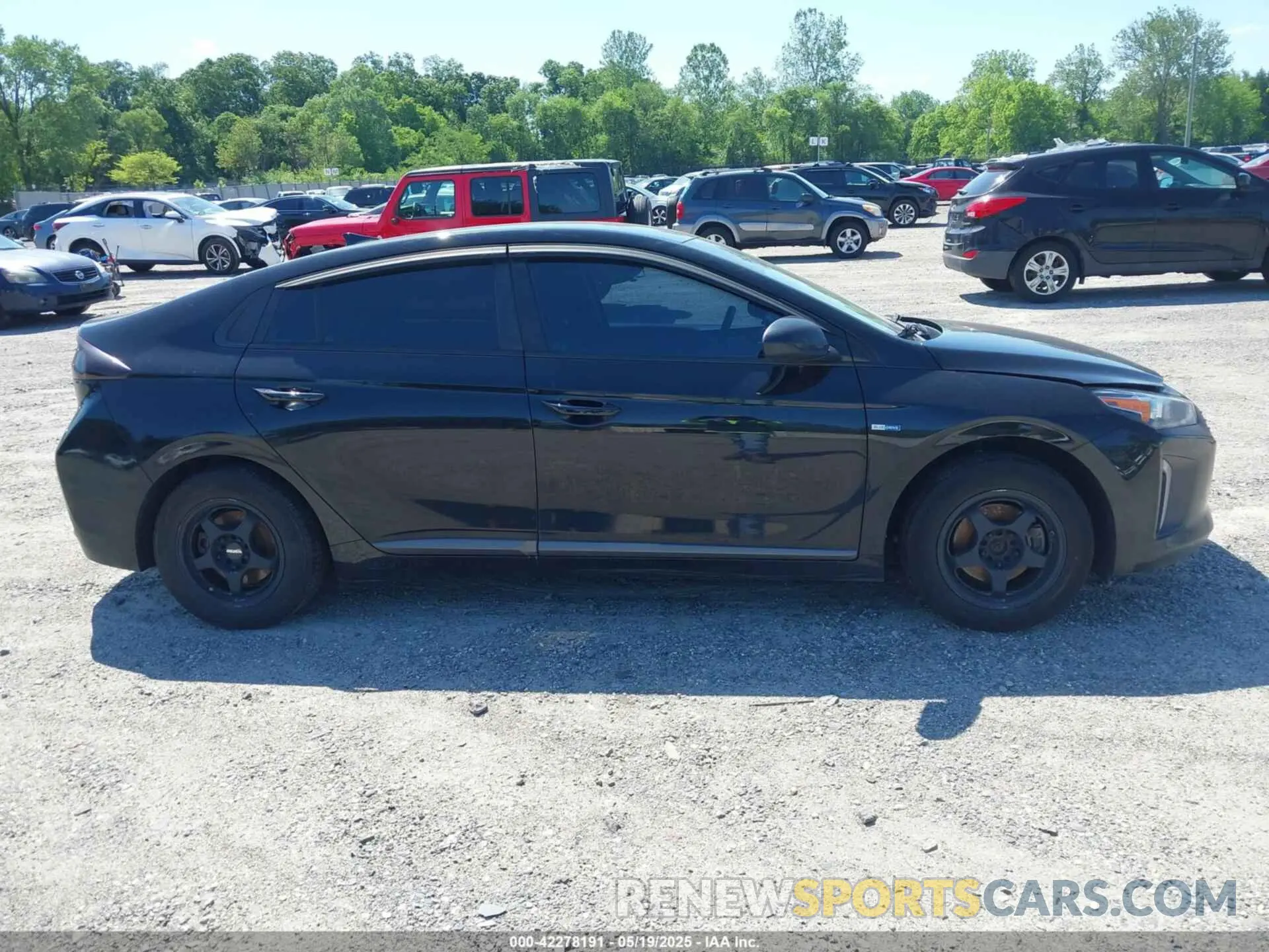 13 Photograph of a damaged car KMHC65LD5KU172667 HYUNDAI IONIQ PLUG-IN HYBRID 2019