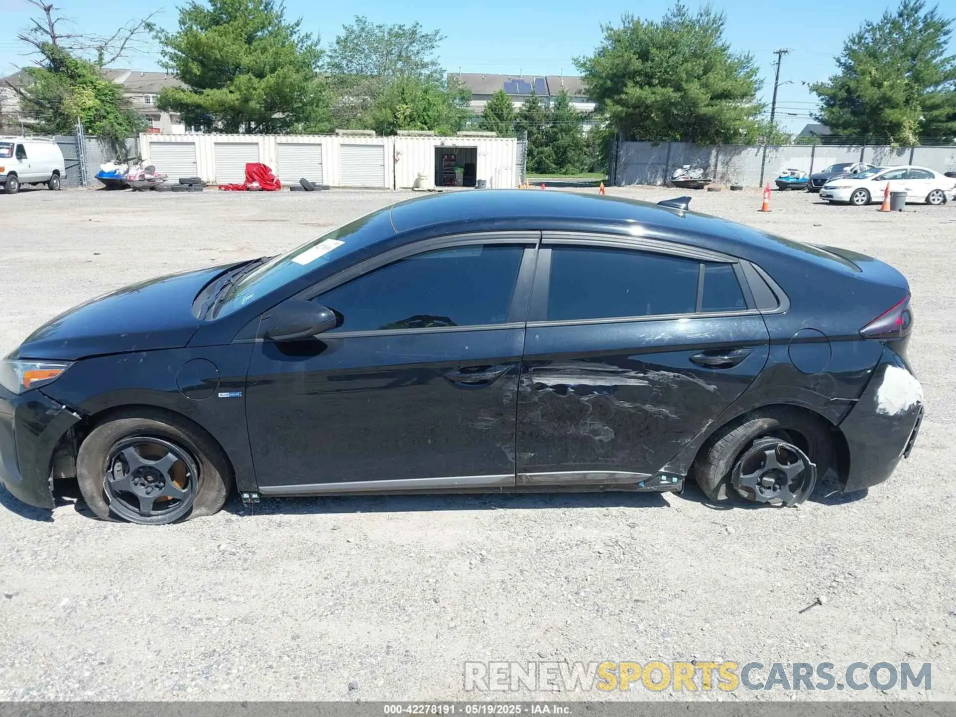 14 Photograph of a damaged car KMHC65LD5KU172667 HYUNDAI IONIQ PLUG-IN HYBRID 2019