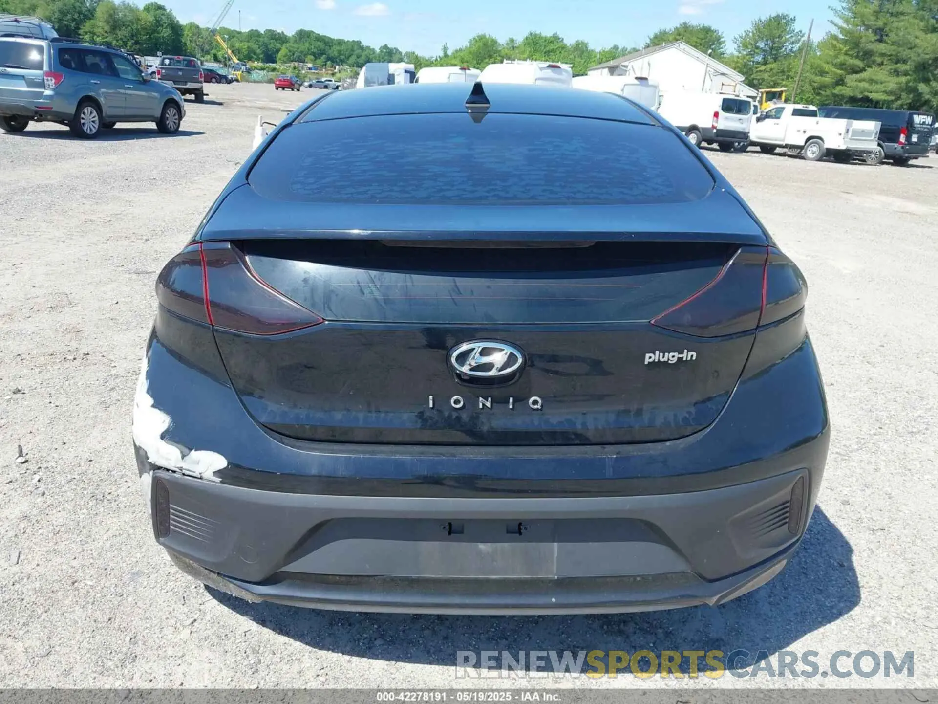 16 Photograph of a damaged car KMHC65LD5KU172667 HYUNDAI IONIQ PLUG-IN HYBRID 2019