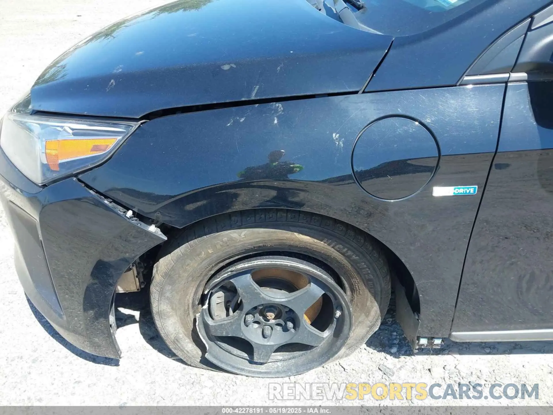 18 Photograph of a damaged car KMHC65LD5KU172667 HYUNDAI IONIQ PLUG-IN HYBRID 2019
