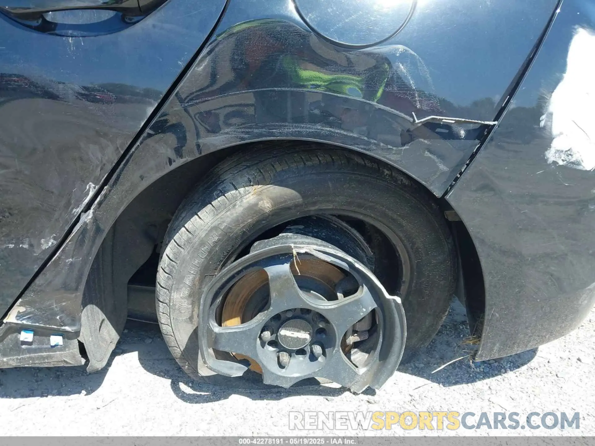 20 Photograph of a damaged car KMHC65LD5KU172667 HYUNDAI IONIQ PLUG-IN HYBRID 2019