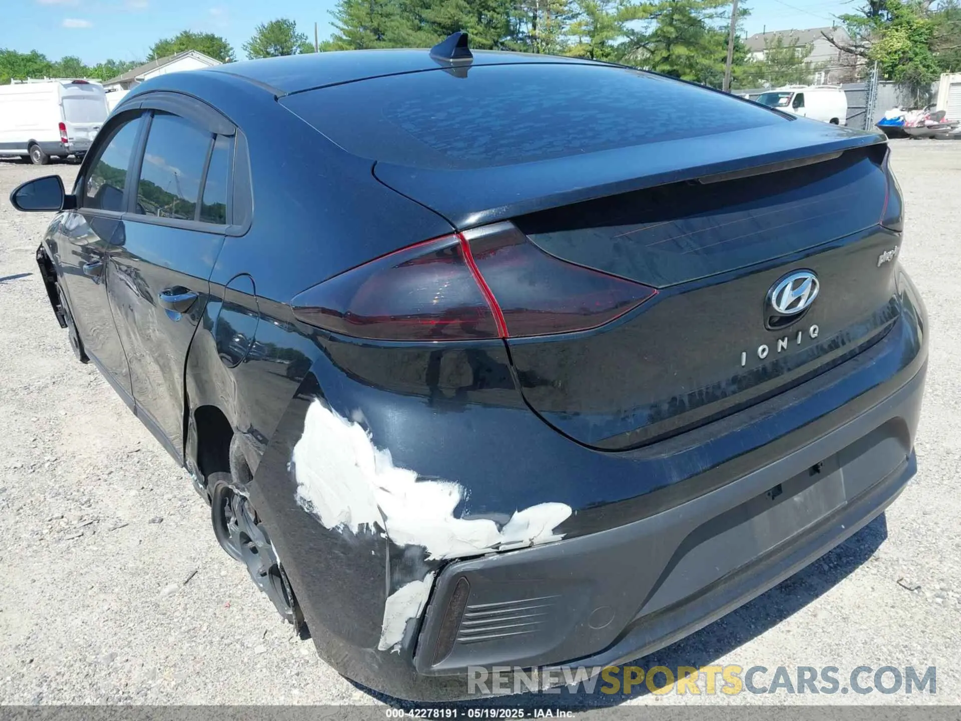 21 Photograph of a damaged car KMHC65LD5KU172667 HYUNDAI IONIQ PLUG-IN HYBRID 2019