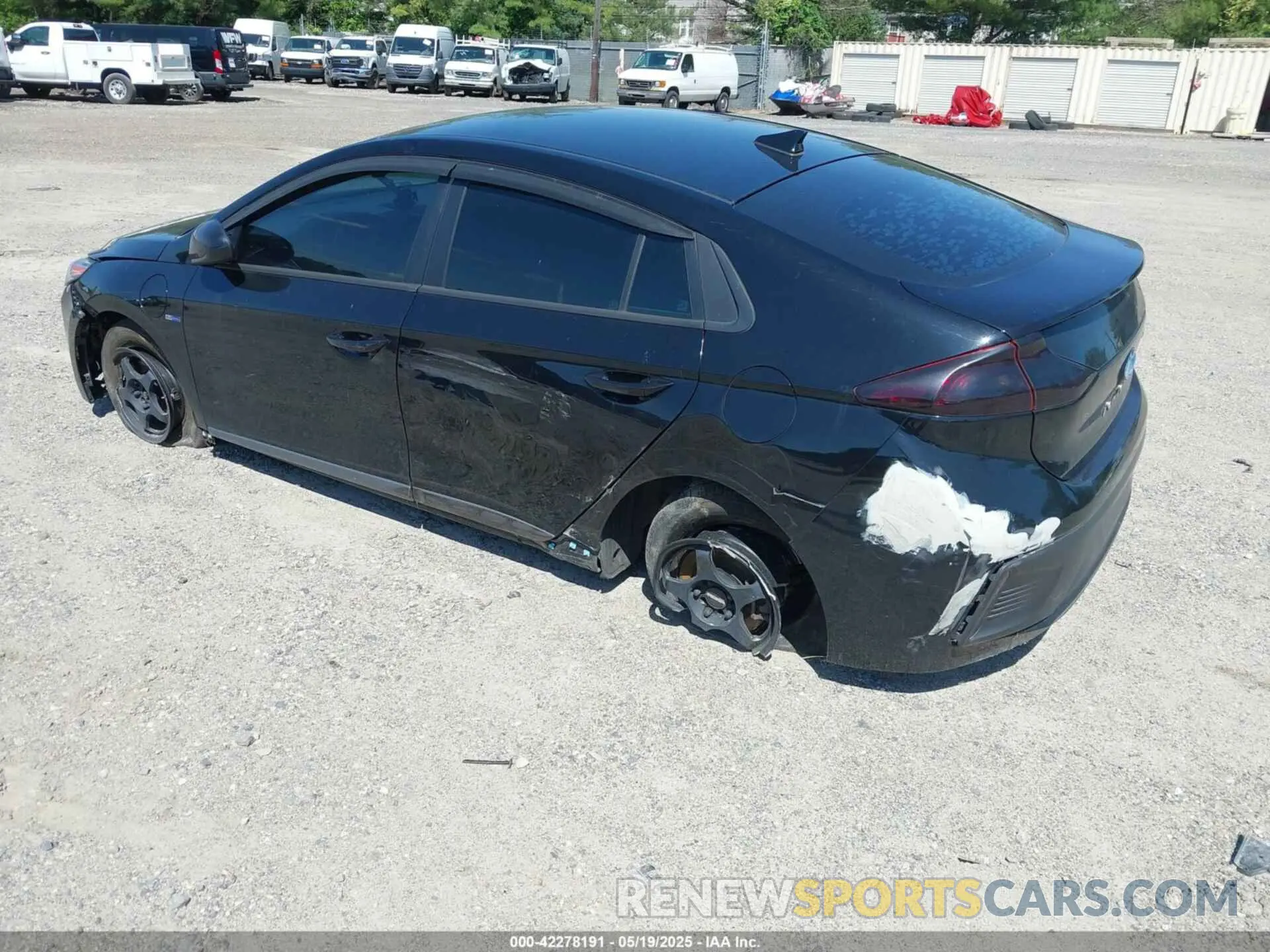 3 Photograph of a damaged car KMHC65LD5KU172667 HYUNDAI IONIQ PLUG-IN HYBRID 2019