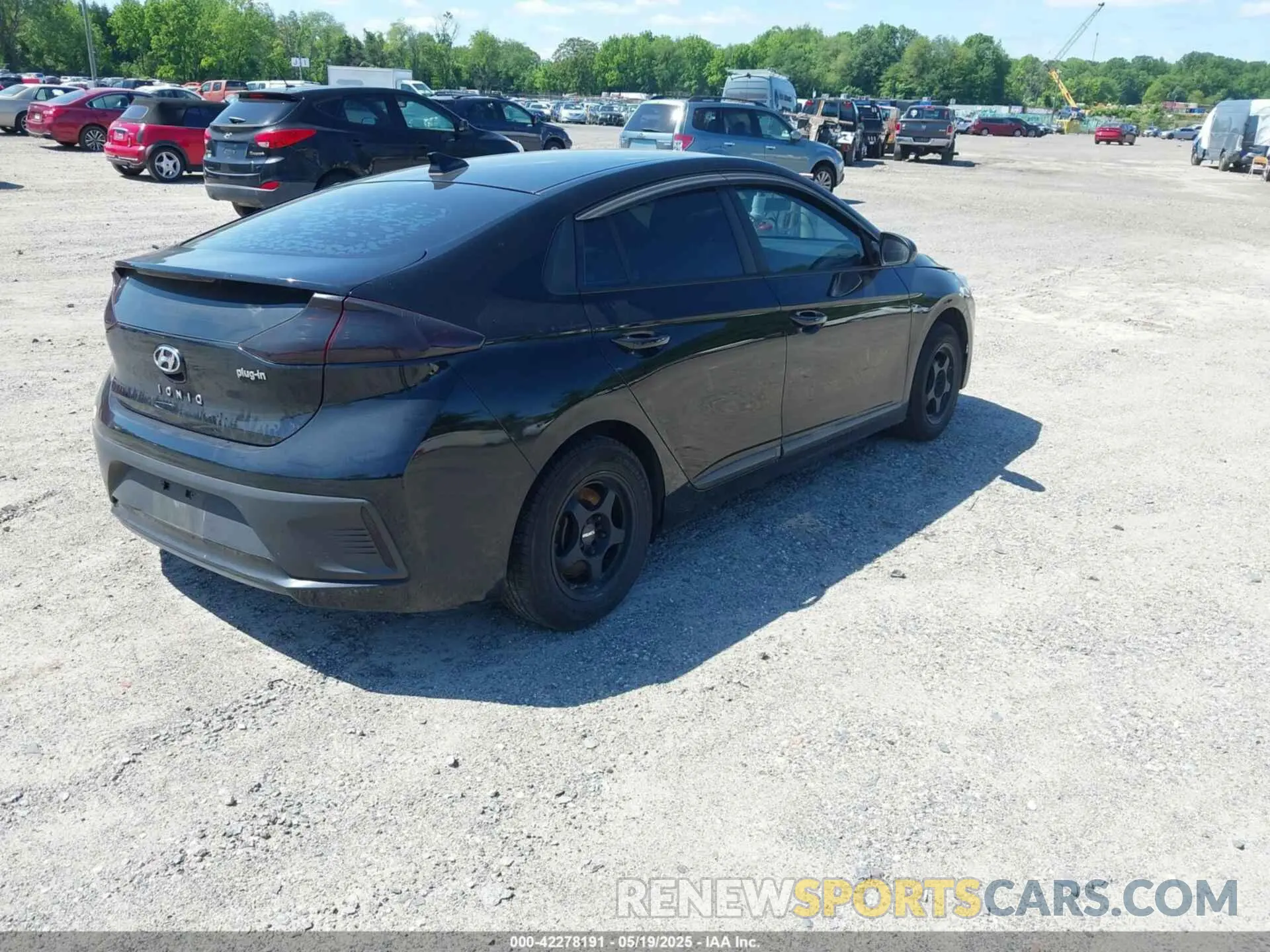 4 Photograph of a damaged car KMHC65LD5KU172667 HYUNDAI IONIQ PLUG-IN HYBRID 2019