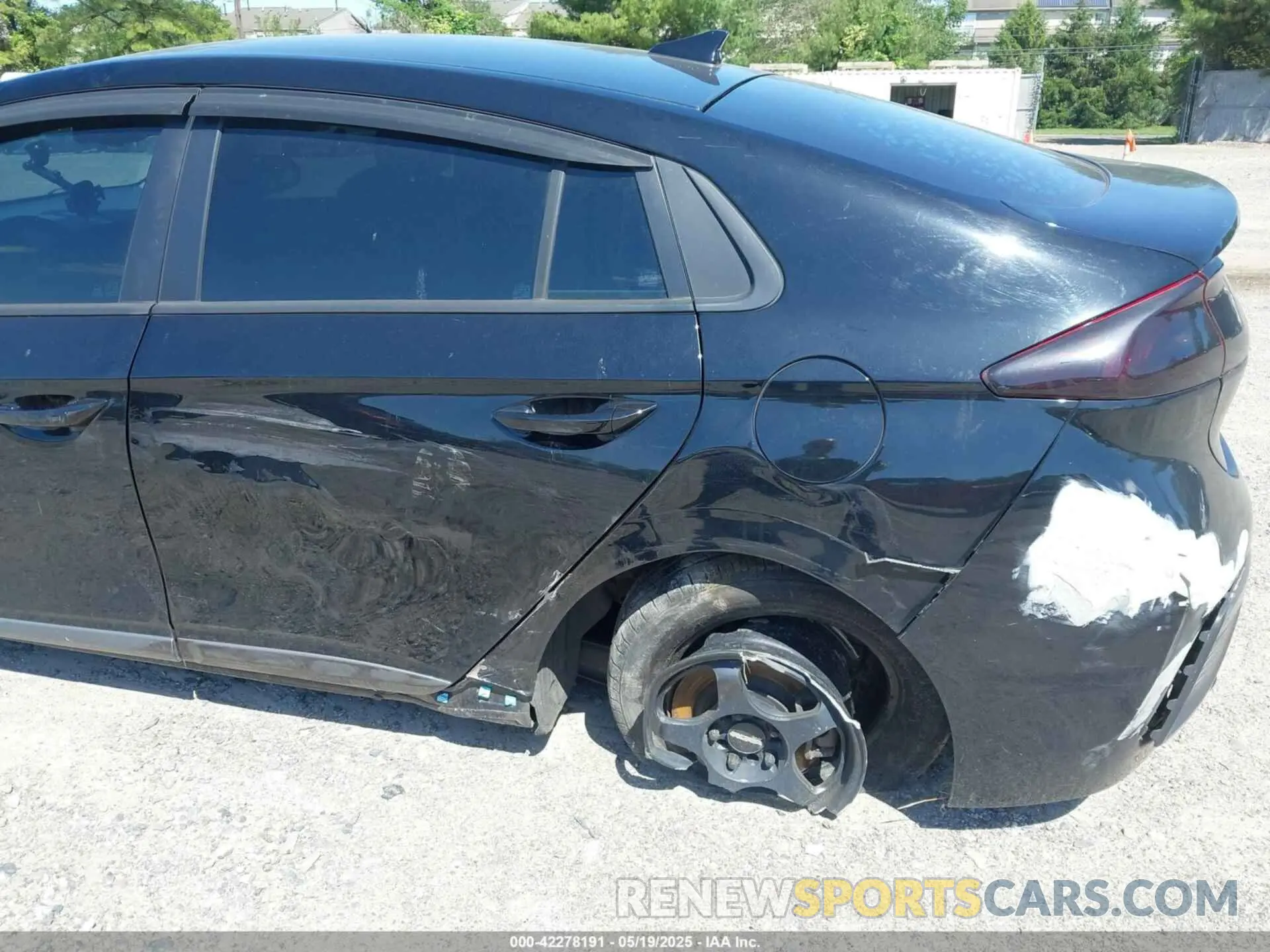 6 Photograph of a damaged car KMHC65LD5KU172667 HYUNDAI IONIQ PLUG-IN HYBRID 2019
