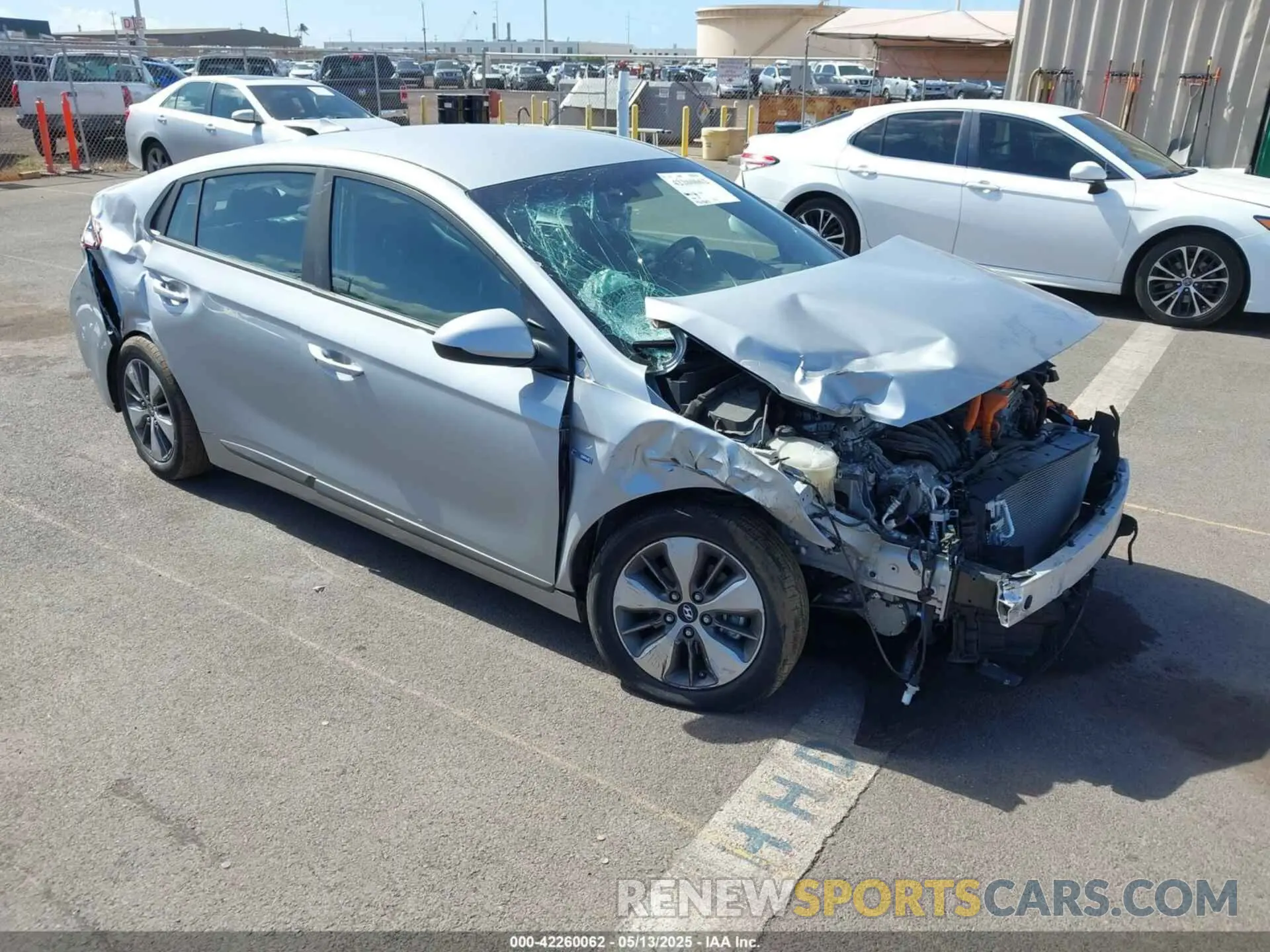 1 Photograph of a damaged car KMHC65LD9KU178942 HYUNDAI IONIQ PLUG-IN HYBRID 2019