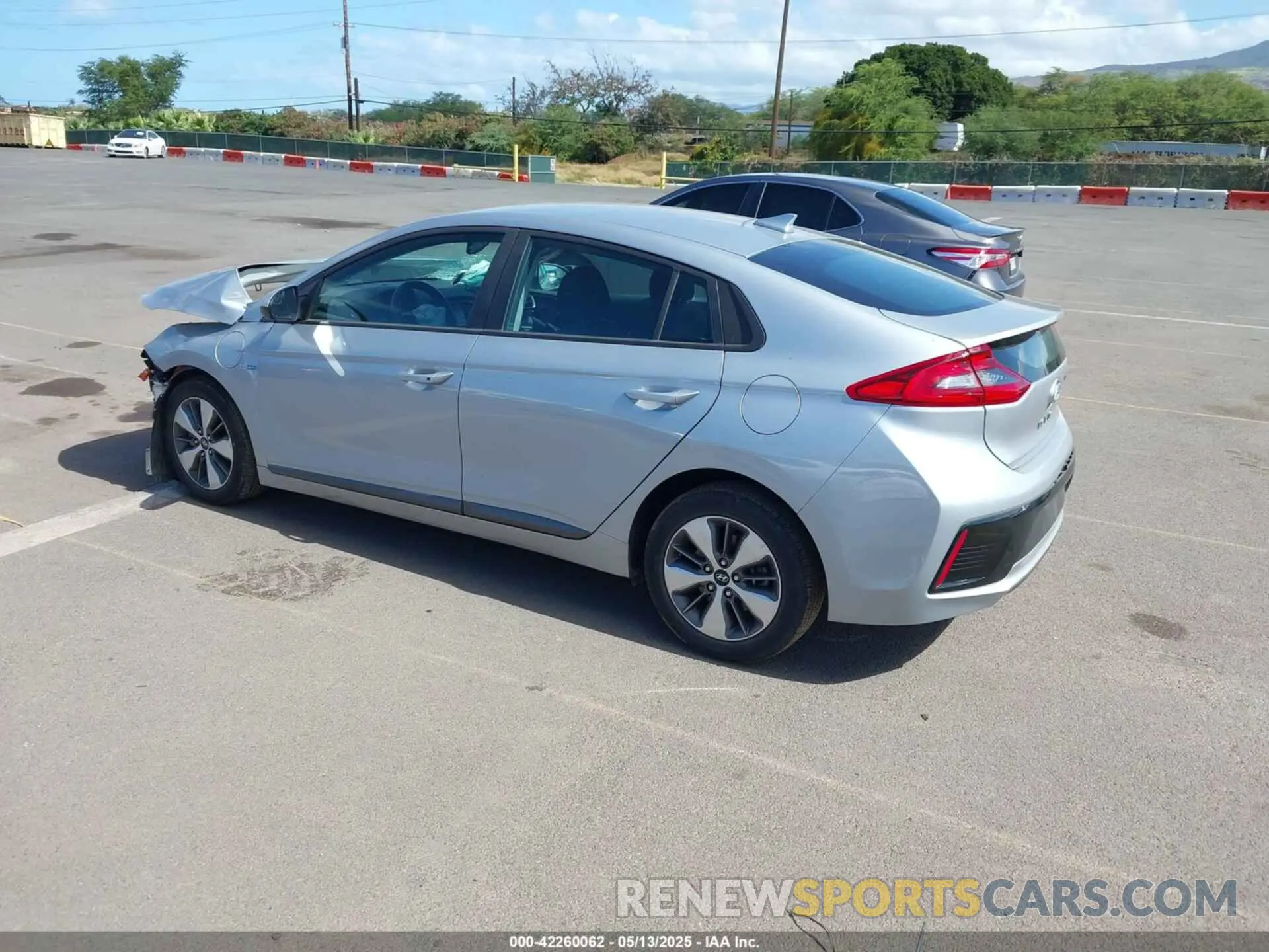 3 Photograph of a damaged car KMHC65LD9KU178942 HYUNDAI IONIQ PLUG-IN HYBRID 2019
