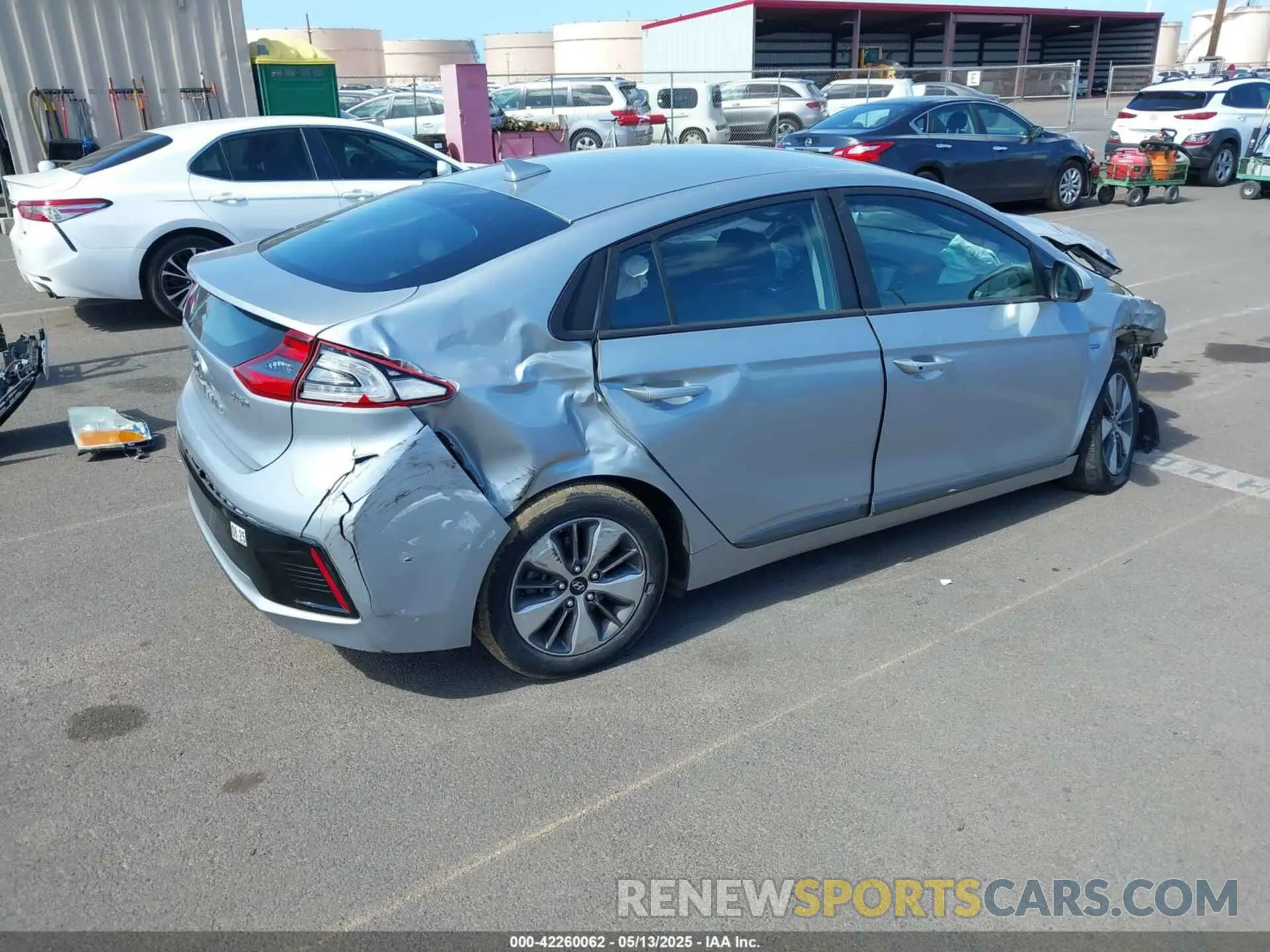 4 Photograph of a damaged car KMHC65LD9KU178942 HYUNDAI IONIQ PLUG-IN HYBRID 2019