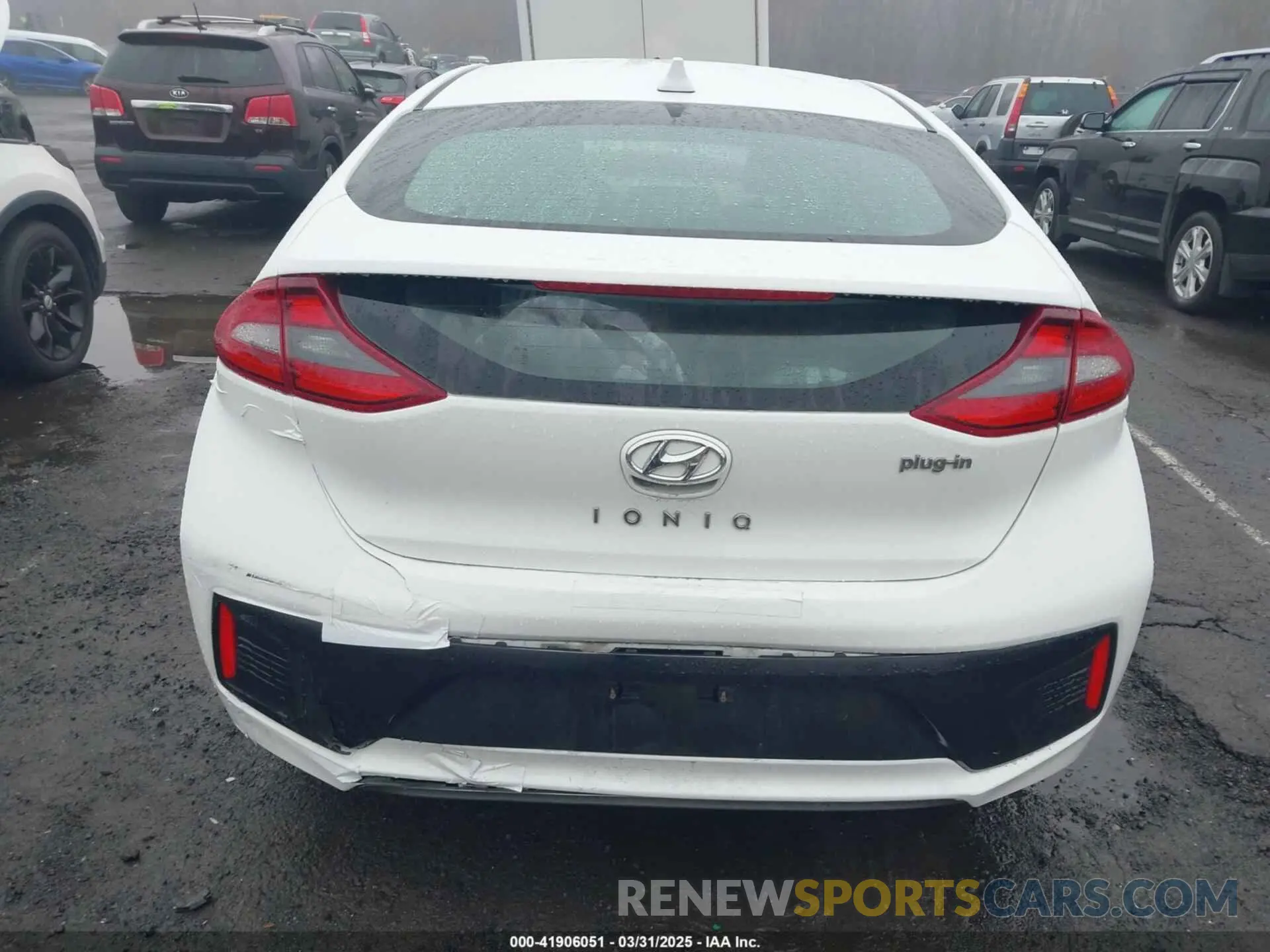 17 Photograph of a damaged car KMHC65LDXKU173197 HYUNDAI IONIQ PLUG-IN HYBRID 2019