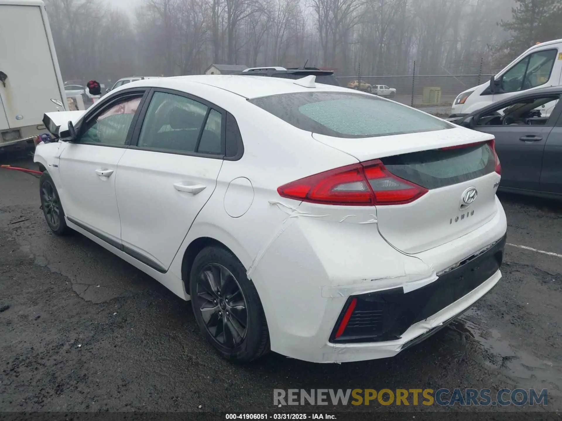 3 Photograph of a damaged car KMHC65LDXKU173197 HYUNDAI IONIQ PLUG-IN HYBRID 2019