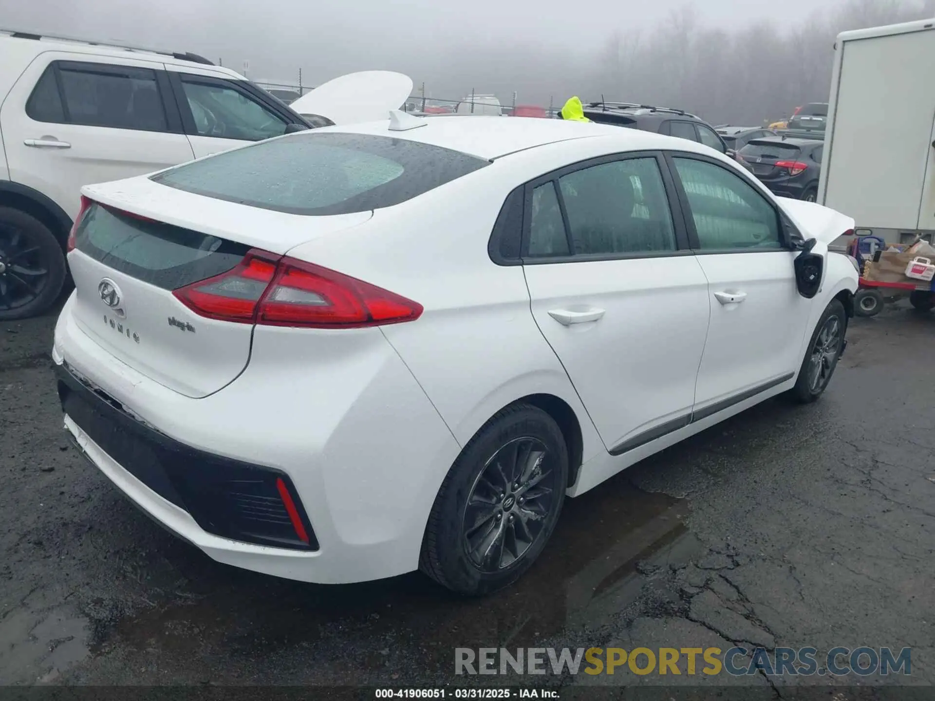 4 Photograph of a damaged car KMHC65LDXKU173197 HYUNDAI IONIQ PLUG-IN HYBRID 2019