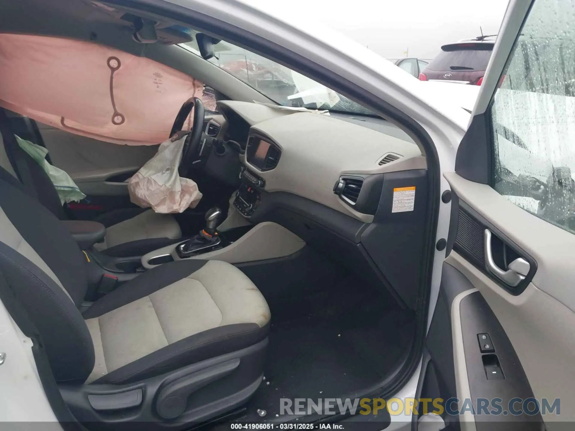5 Photograph of a damaged car KMHC65LDXKU173197 HYUNDAI IONIQ PLUG-IN HYBRID 2019