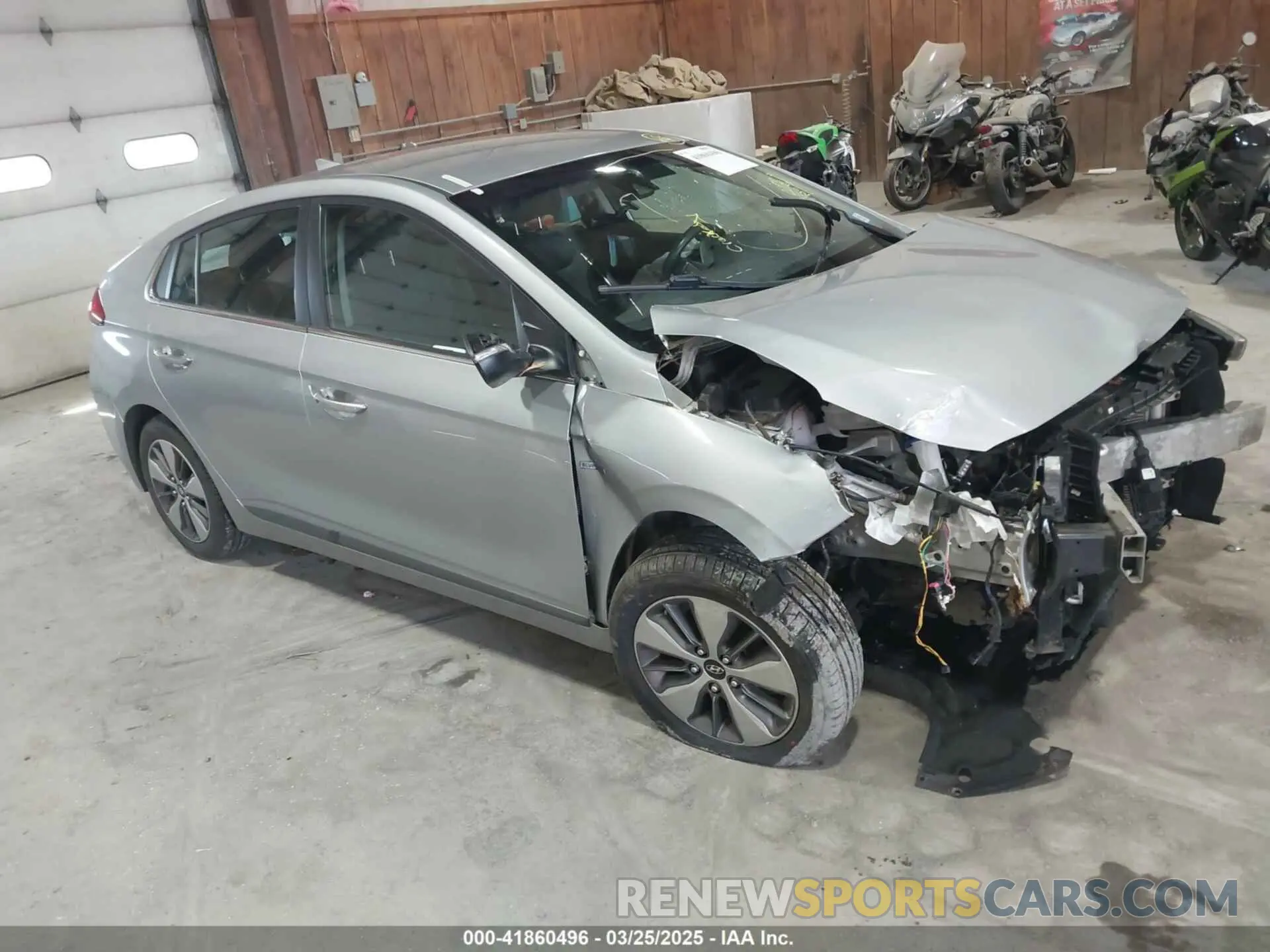 1 Photograph of a damaged car KMHC75LD0KU174453 HYUNDAI IONIQ PLUG-IN HYBRID 2019