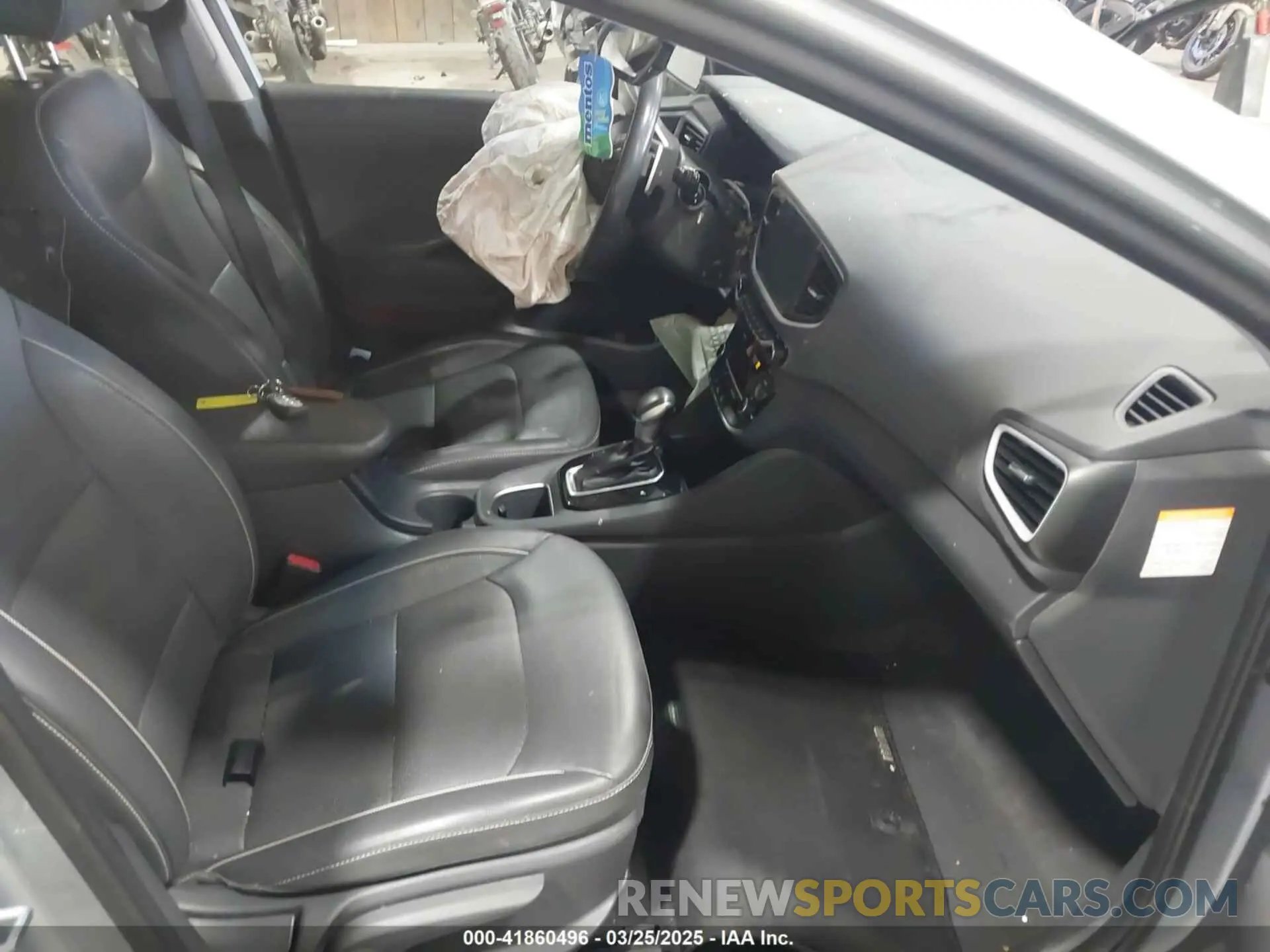 5 Photograph of a damaged car KMHC75LD0KU174453 HYUNDAI IONIQ PLUG-IN HYBRID 2019