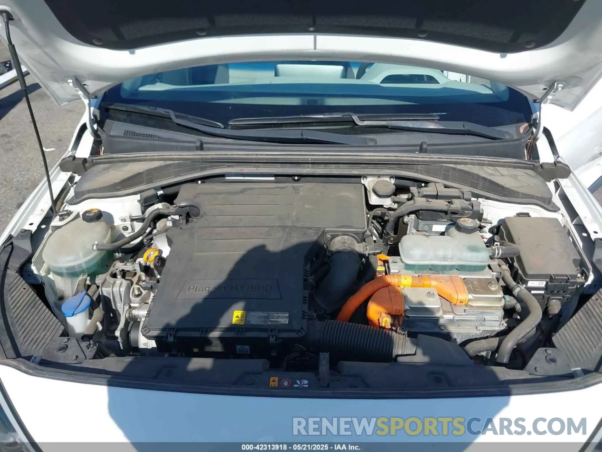 10 Photograph of a damaged car KMHC65LD8LU198343 HYUNDAI IONIQ PLUG-IN HYBRID 2020