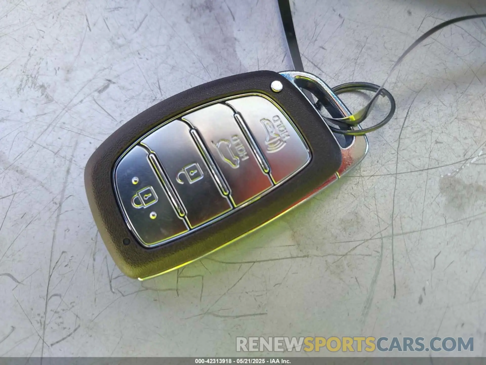 11 Photograph of a damaged car KMHC65LD8LU198343 HYUNDAI IONIQ PLUG-IN HYBRID 2020