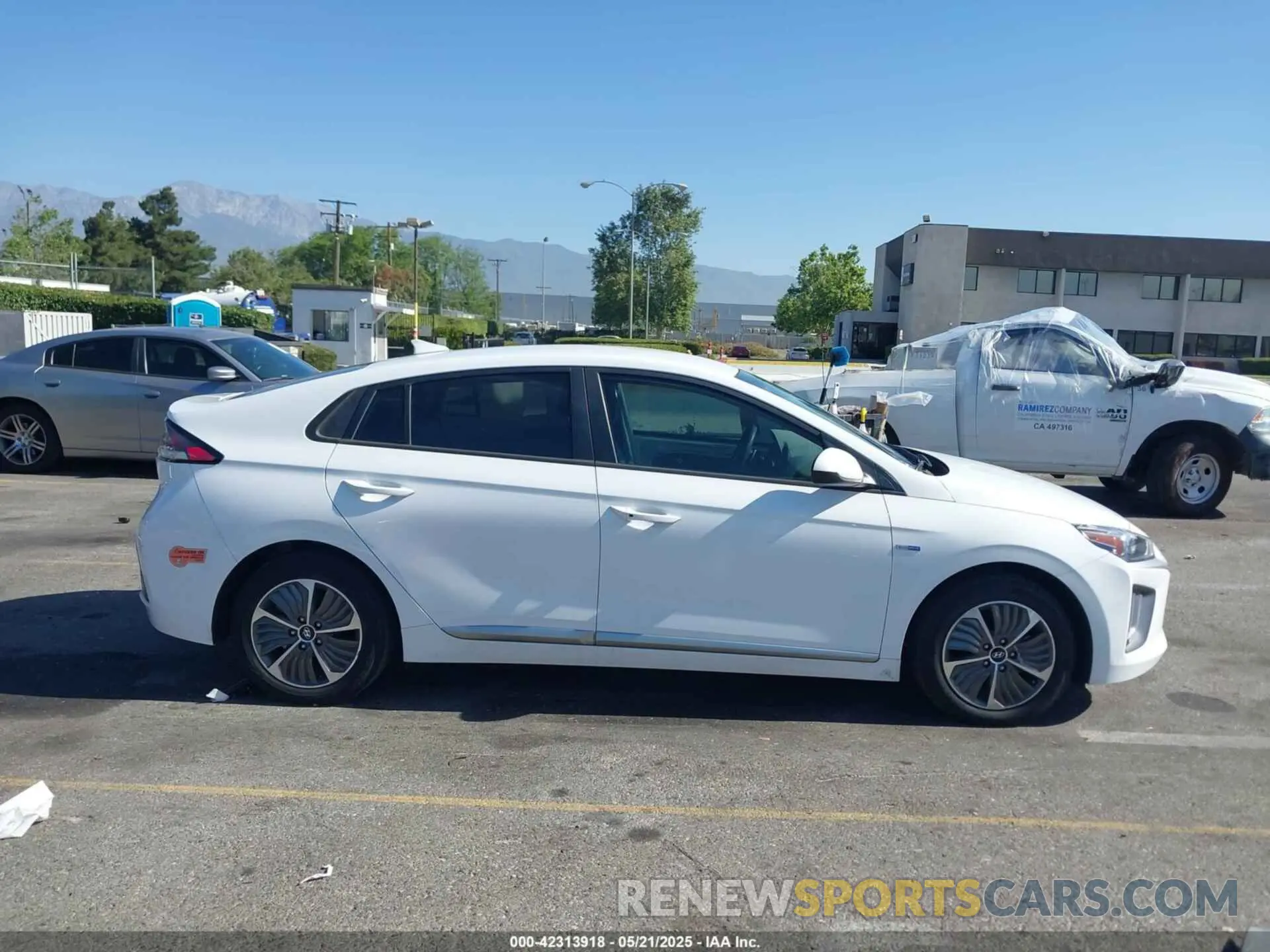 14 Photograph of a damaged car KMHC65LD8LU198343 HYUNDAI IONIQ PLUG-IN HYBRID 2020