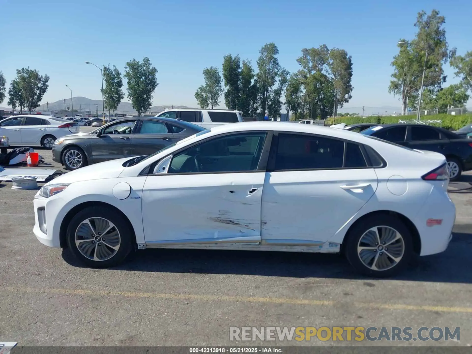 15 Photograph of a damaged car KMHC65LD8LU198343 HYUNDAI IONIQ PLUG-IN HYBRID 2020